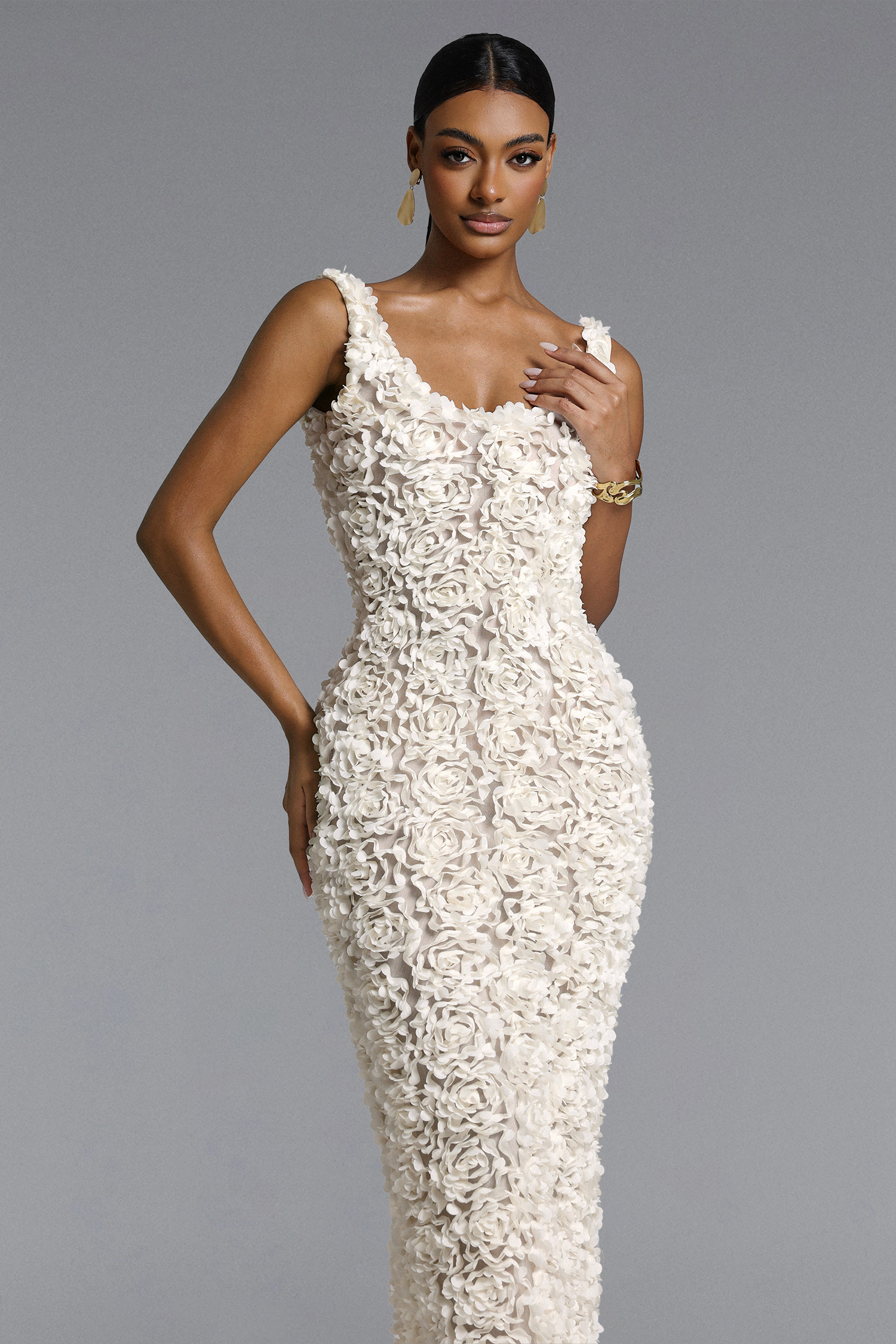 Elio Elegant Contour Round Neck Floral Maxi Dress