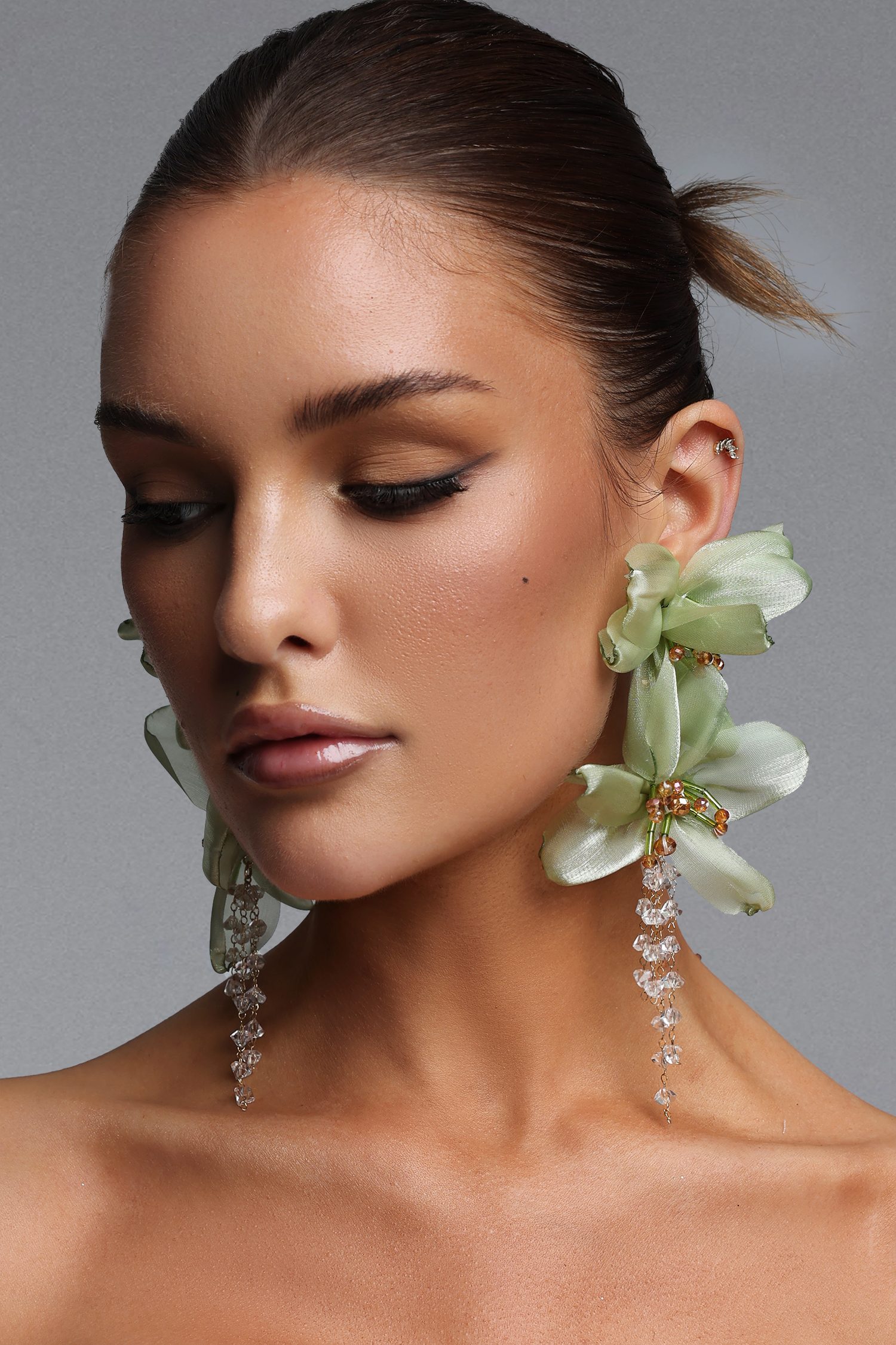   4個セット Lalie Fabric Flower Crystal Tassel Earrings – Bellabarnett