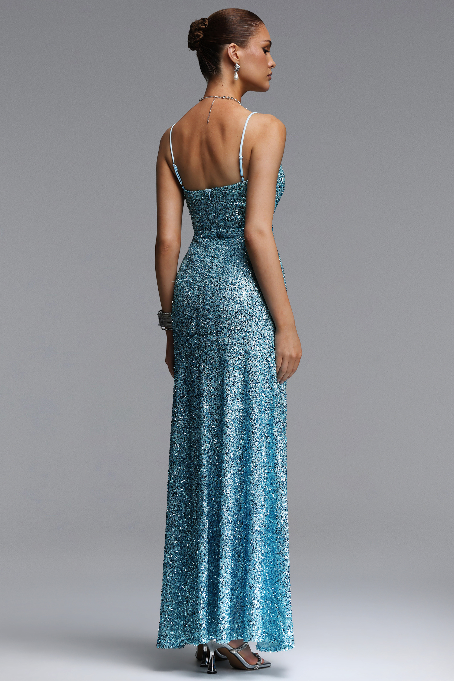 ミニ Muera Chic Contour V Neck Cut Out Sequin Maxi Dress – Bellabarnett