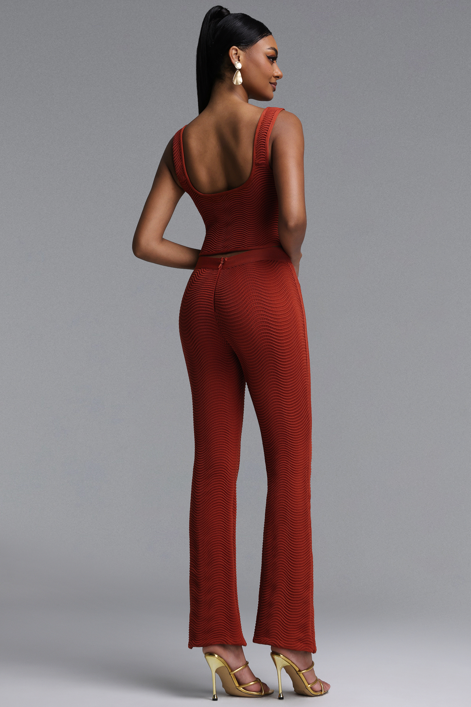 Vivienne Chic Straight-shoulder effect Sleeveless Square Neck Wavy Knit Reddish Brown Top and Pant Set