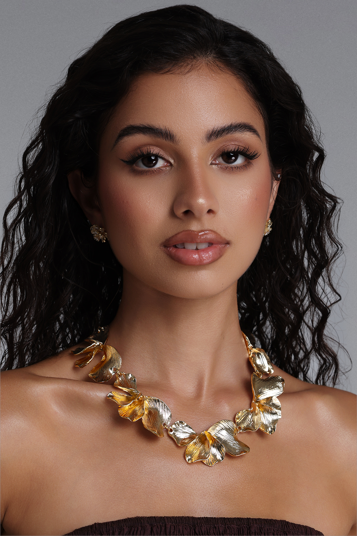 Janka Silver Textured Petal Linked Gold Necklace
