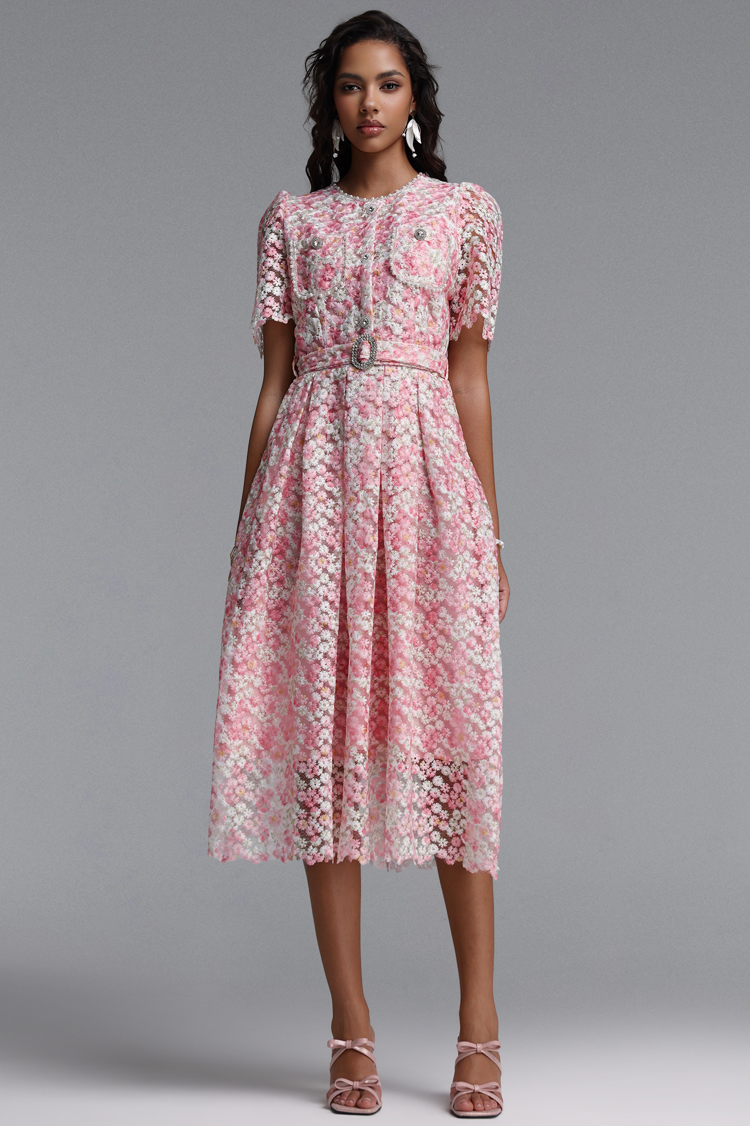 yam：1月7日 Vincy Romantic Cinched Round Neck Short Sleeve Pearl Floral Lace