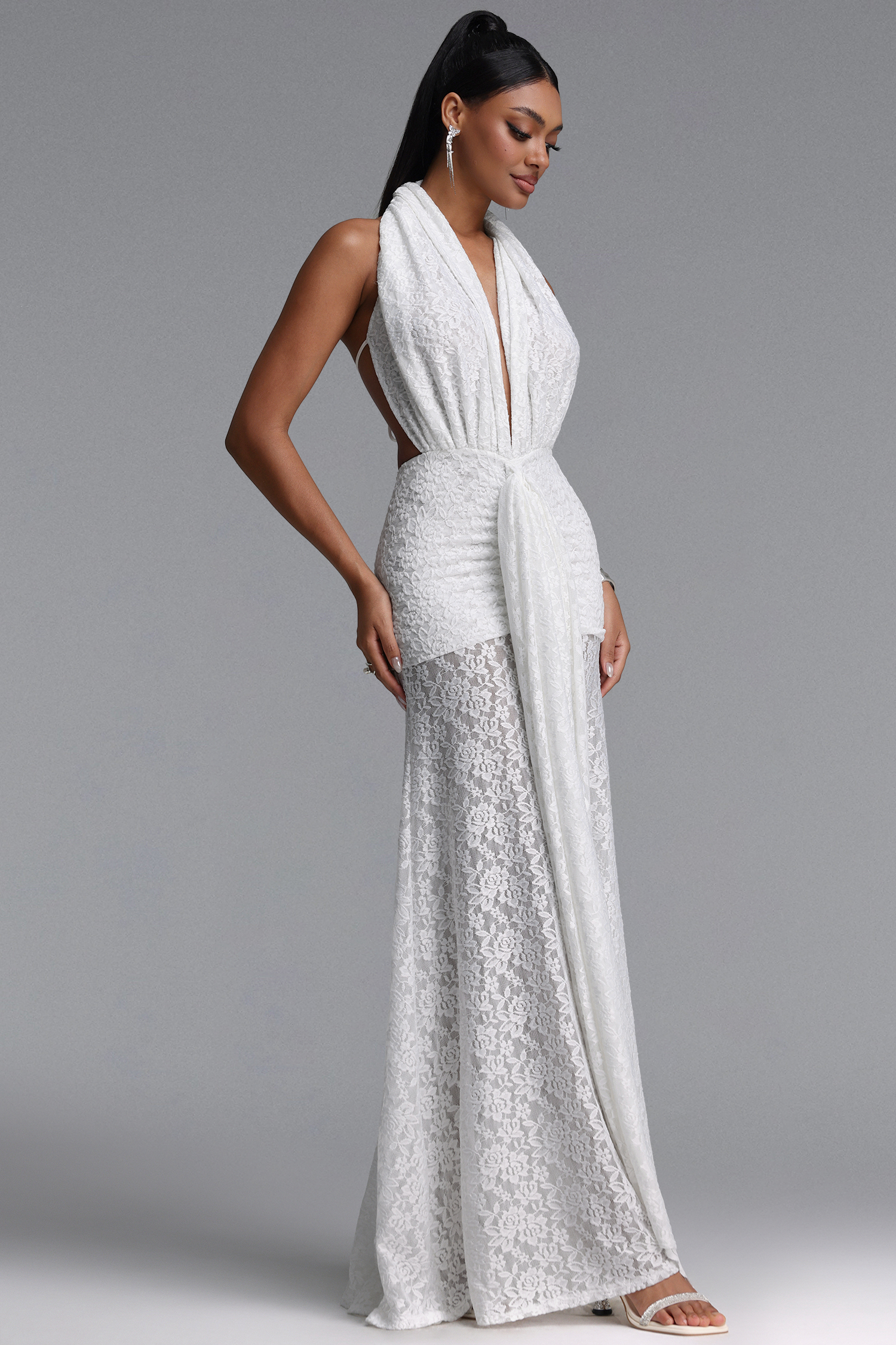Uabeza Elegant Waist-Cinched Halter Slit Ruched Lace Maxi Dress