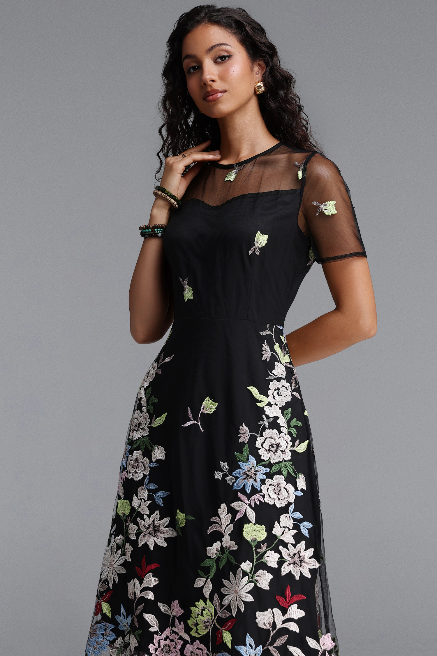Rotte Vintage Flowy Short Sleeve Embroidered Floral Woven Midi Dress