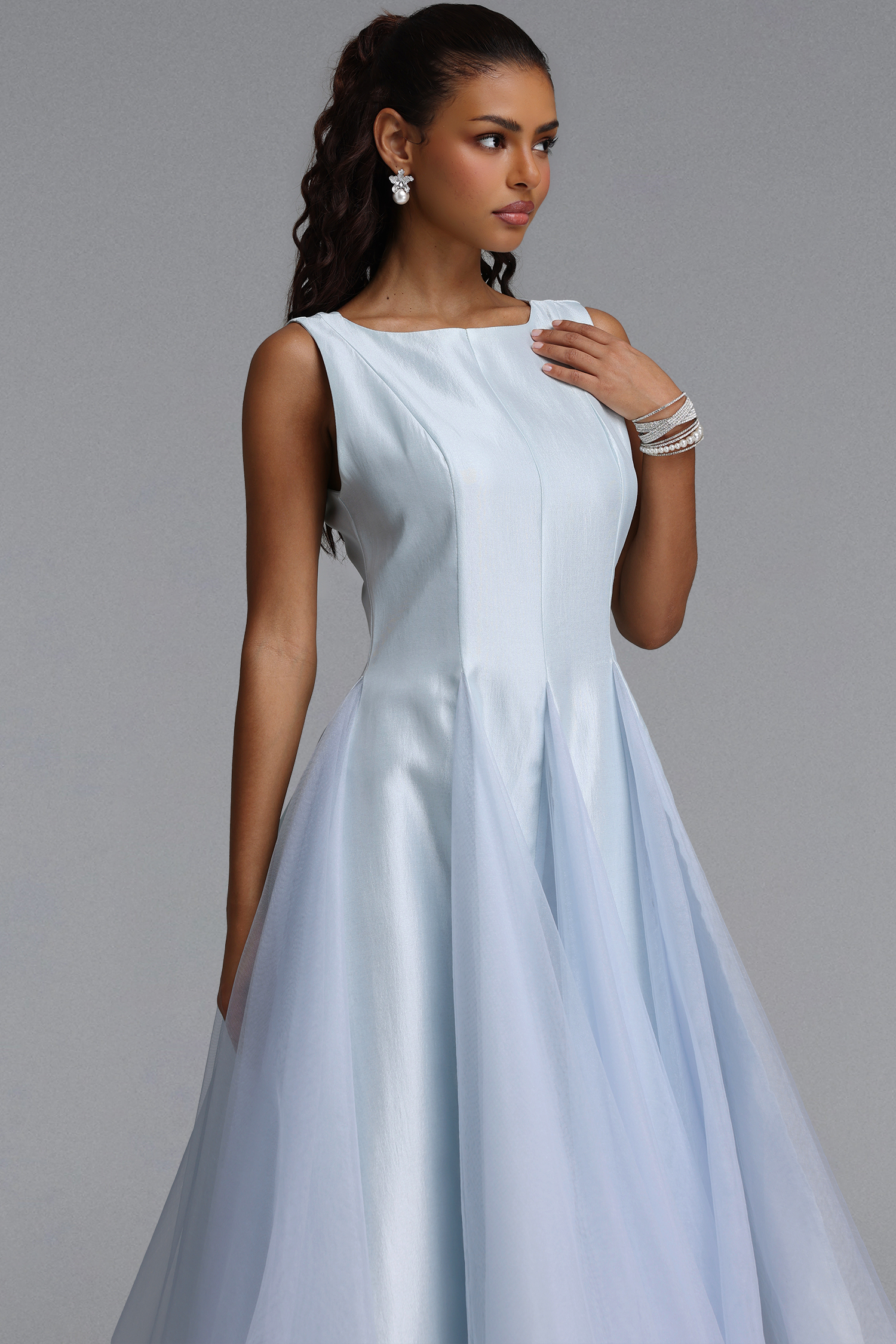 Wreya Vintage Tailored Sleeveless Voluminous Tulle Maxi Dress