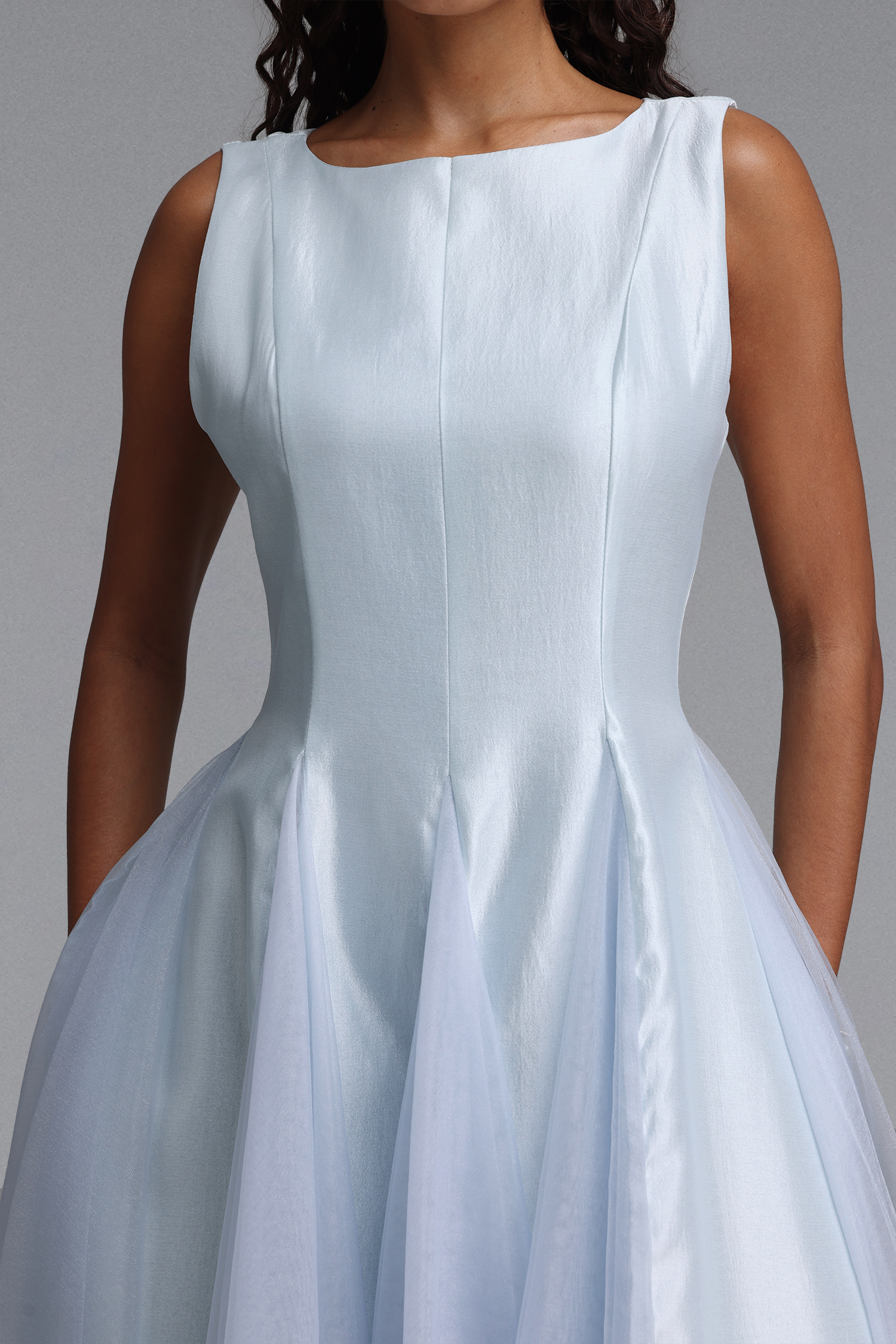 Wreya Vintage Tailored Sleeveless Voluminous Tulle Maxi Dress