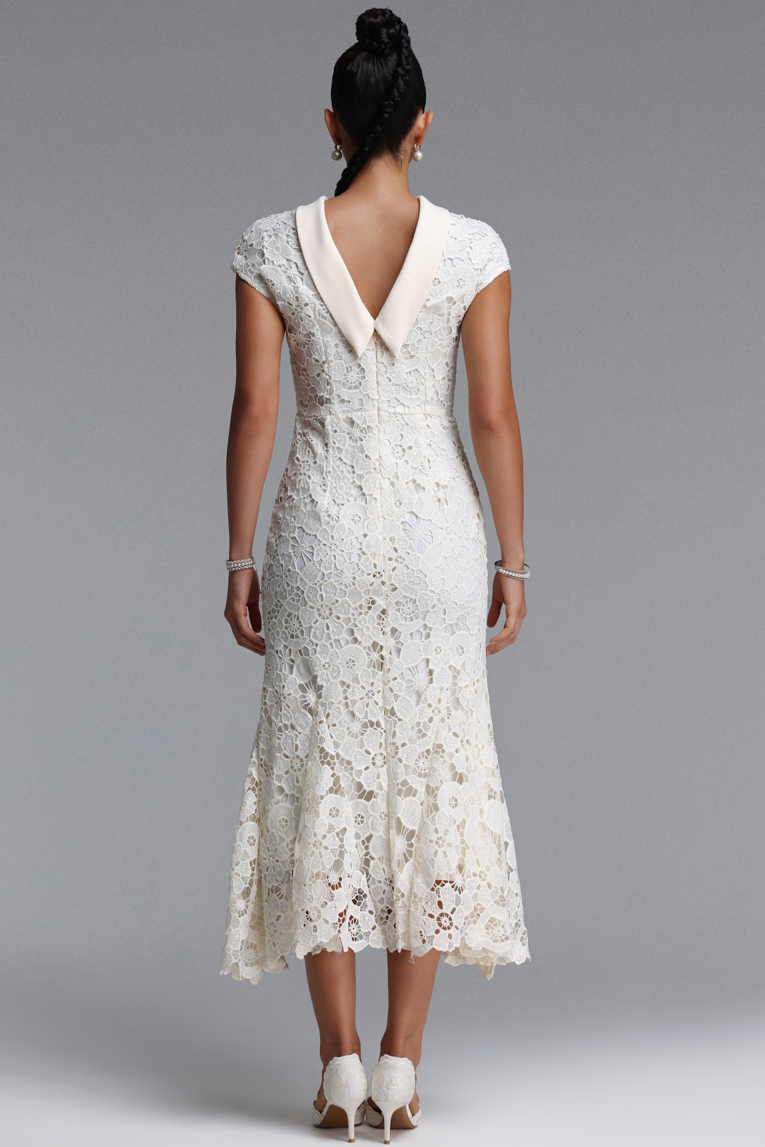 Erise Romantic Contour Floral Lace Maxi Dress
