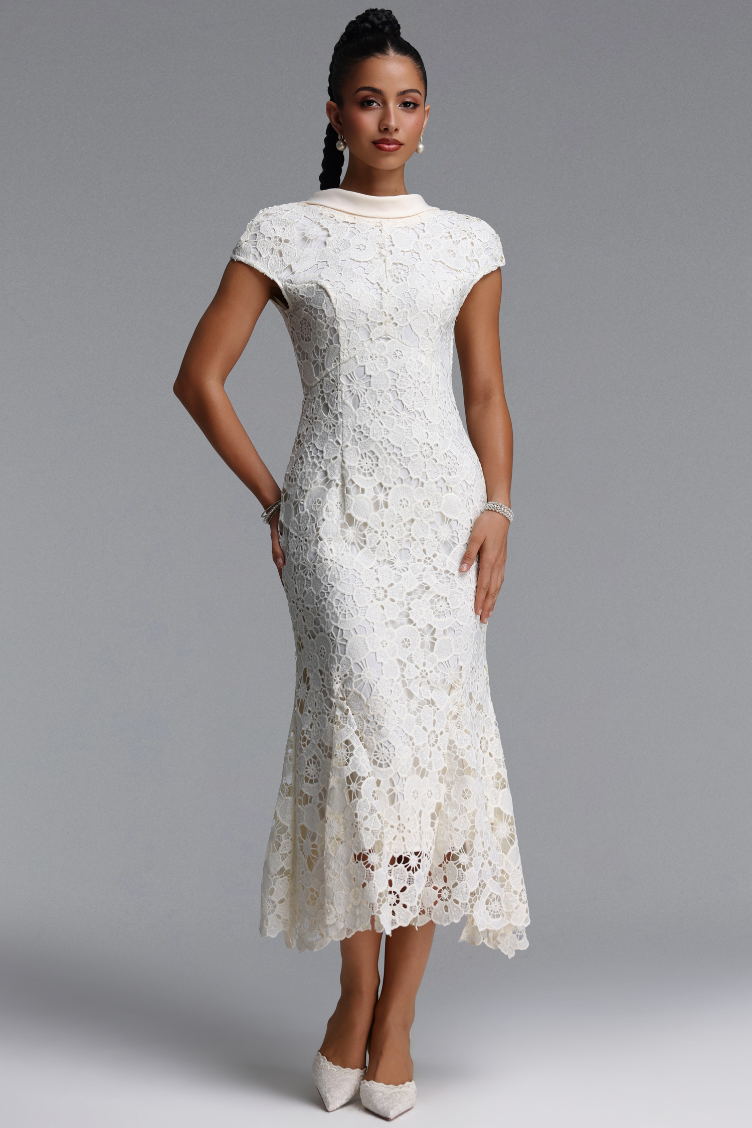Erise Romantic Contour Floral Lace Maxi Dress