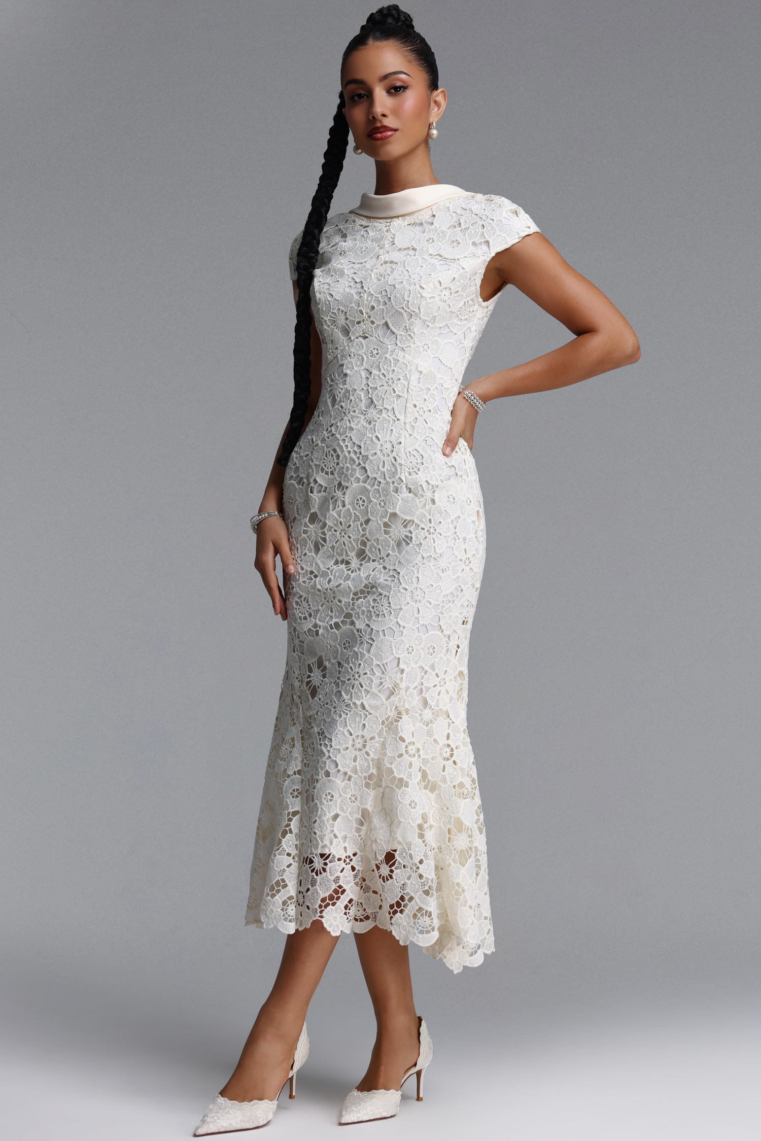 Erise Romantic Contour Floral Lace Maxi Dress