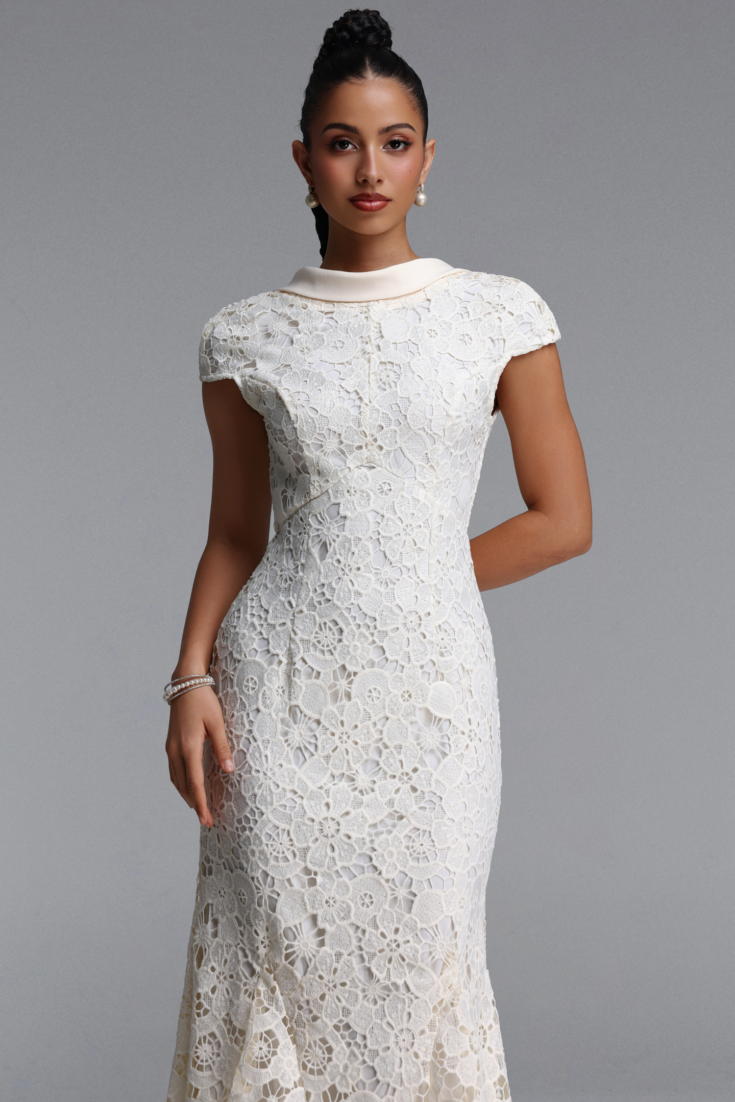 Erise Romantic Contour Floral Lace Maxi Dress