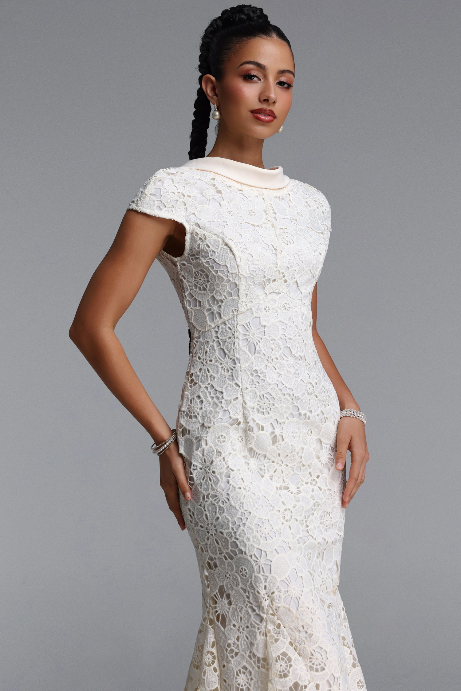 Erise Romantic Contour Floral Lace Maxi Dress