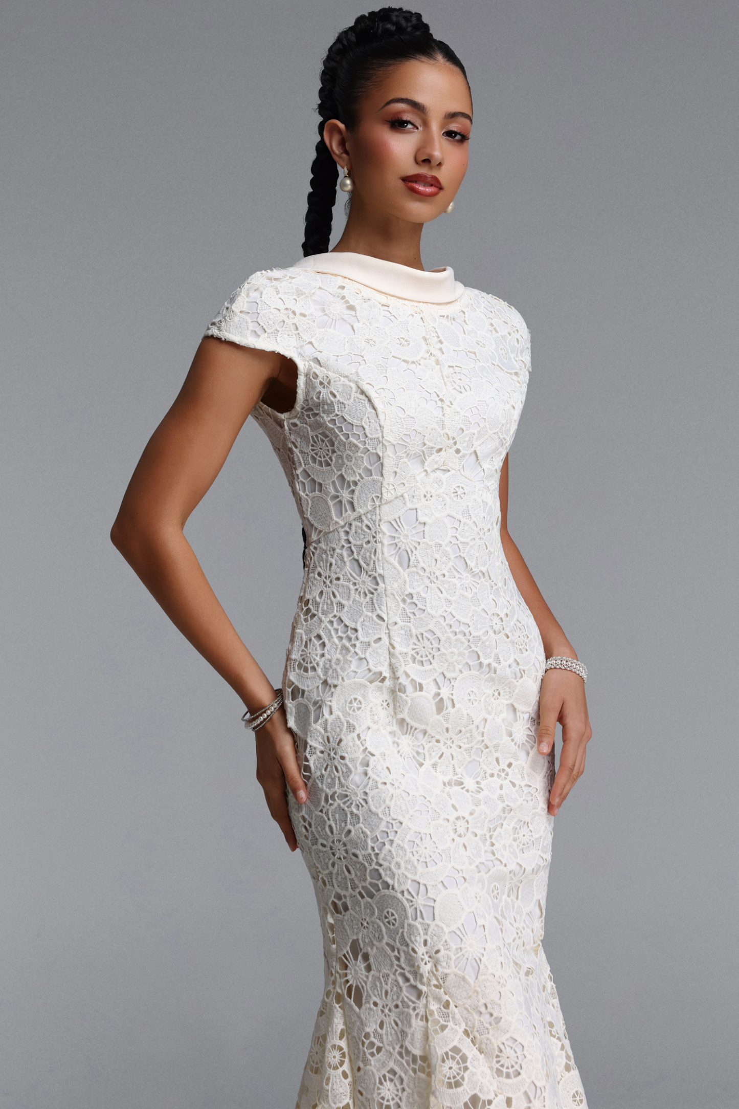 Erise Romantic Contour Floral Lace Maxi Dress