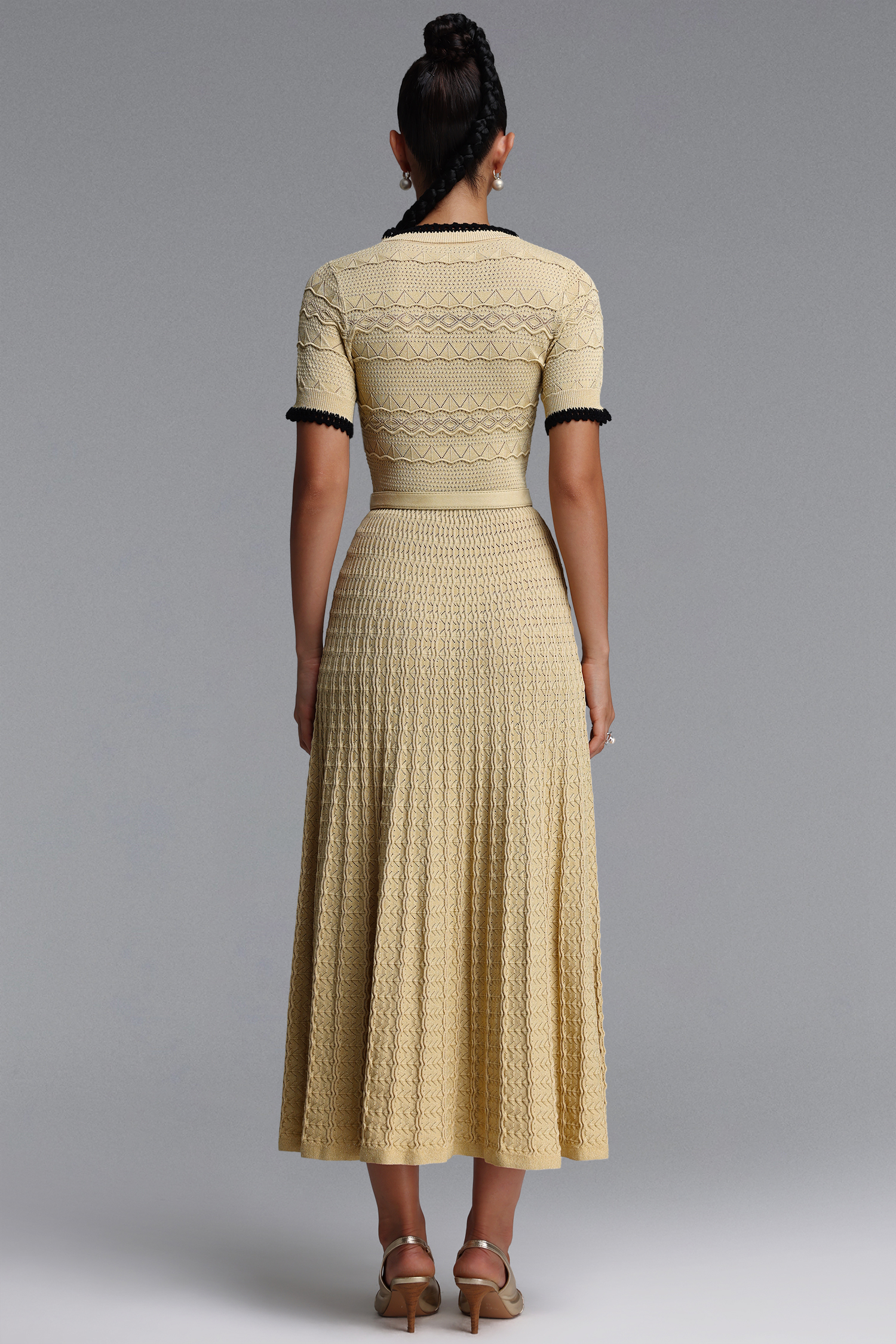 Wagani Elegant Contour Round Neck Short Sleeve Knit Maxi Dress