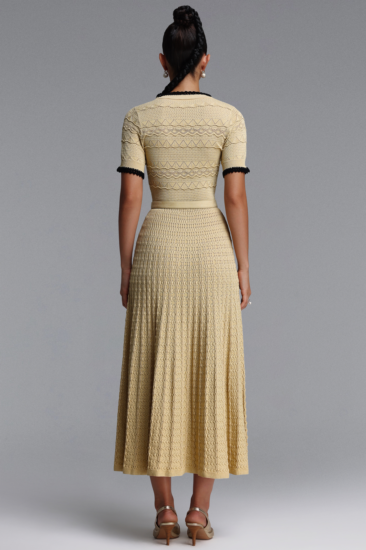 Wagani Elegant Contour Round Neck Short Sleeve Knit Maxi Dress