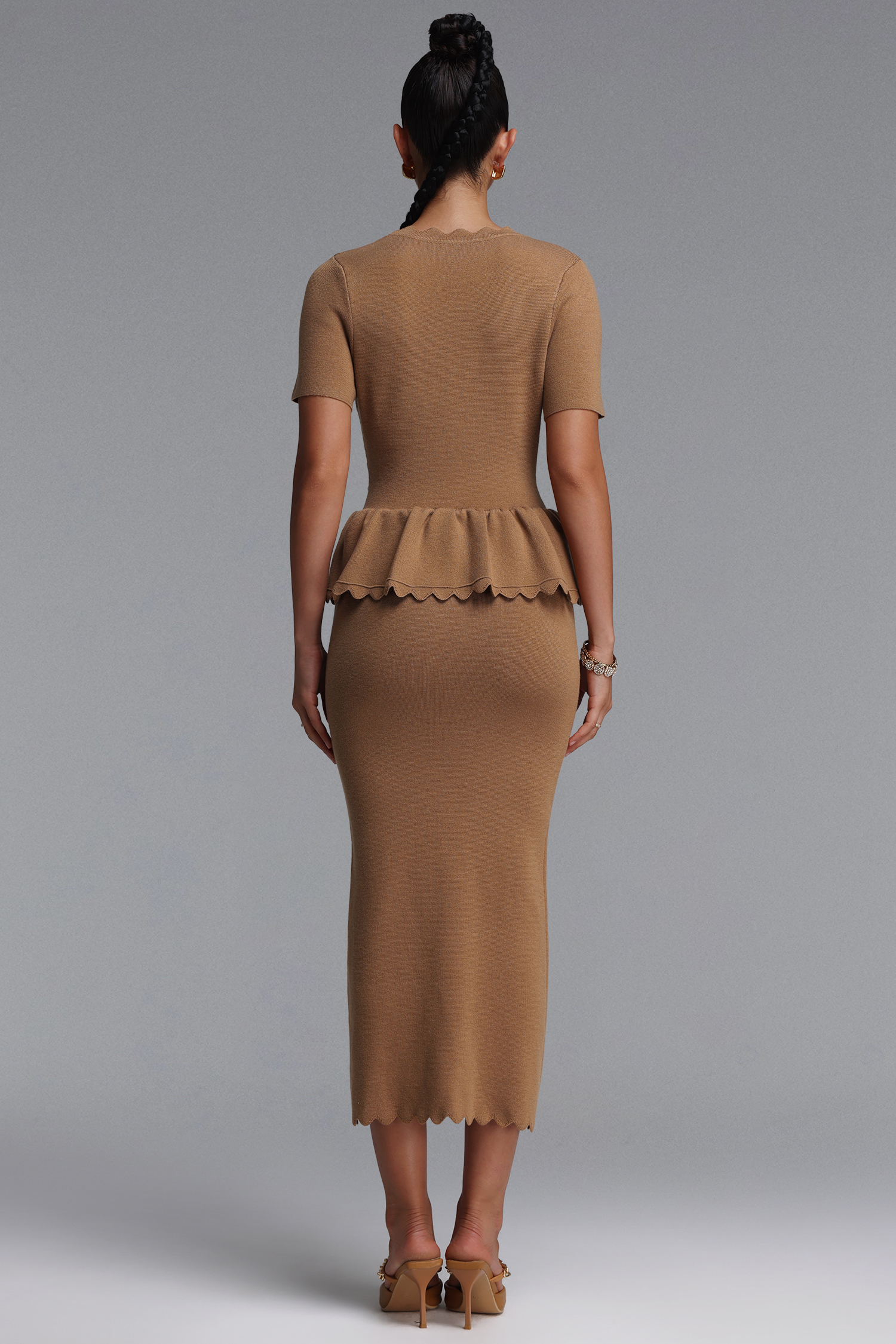 Hiata Elegant Contour V Neck Short Sleeve Ruffle Caramel Knit Maxi Dress