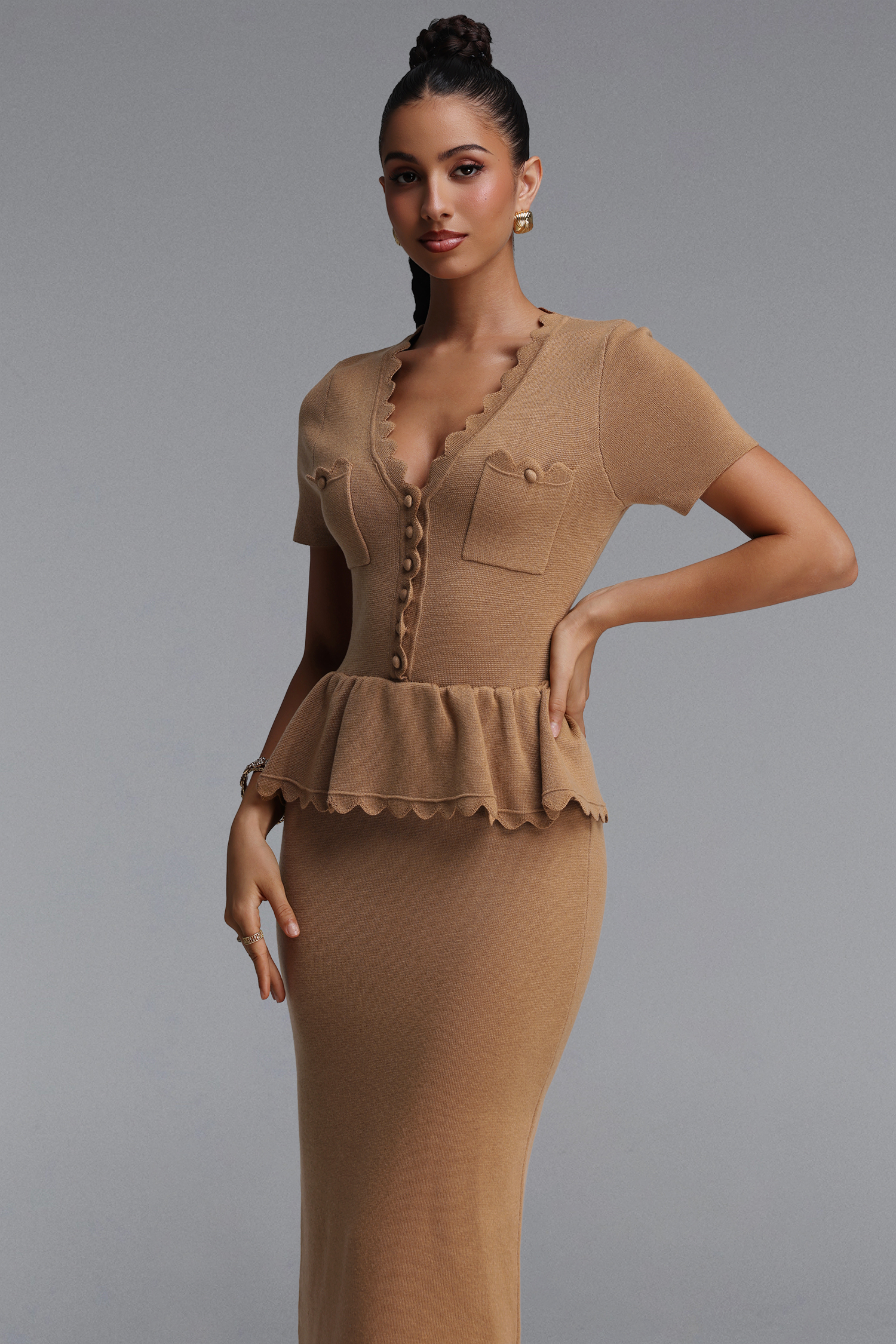 Hiata Elegant Contour V Neck Short Sleeve Ruffle Caramel Knit Maxi Dress