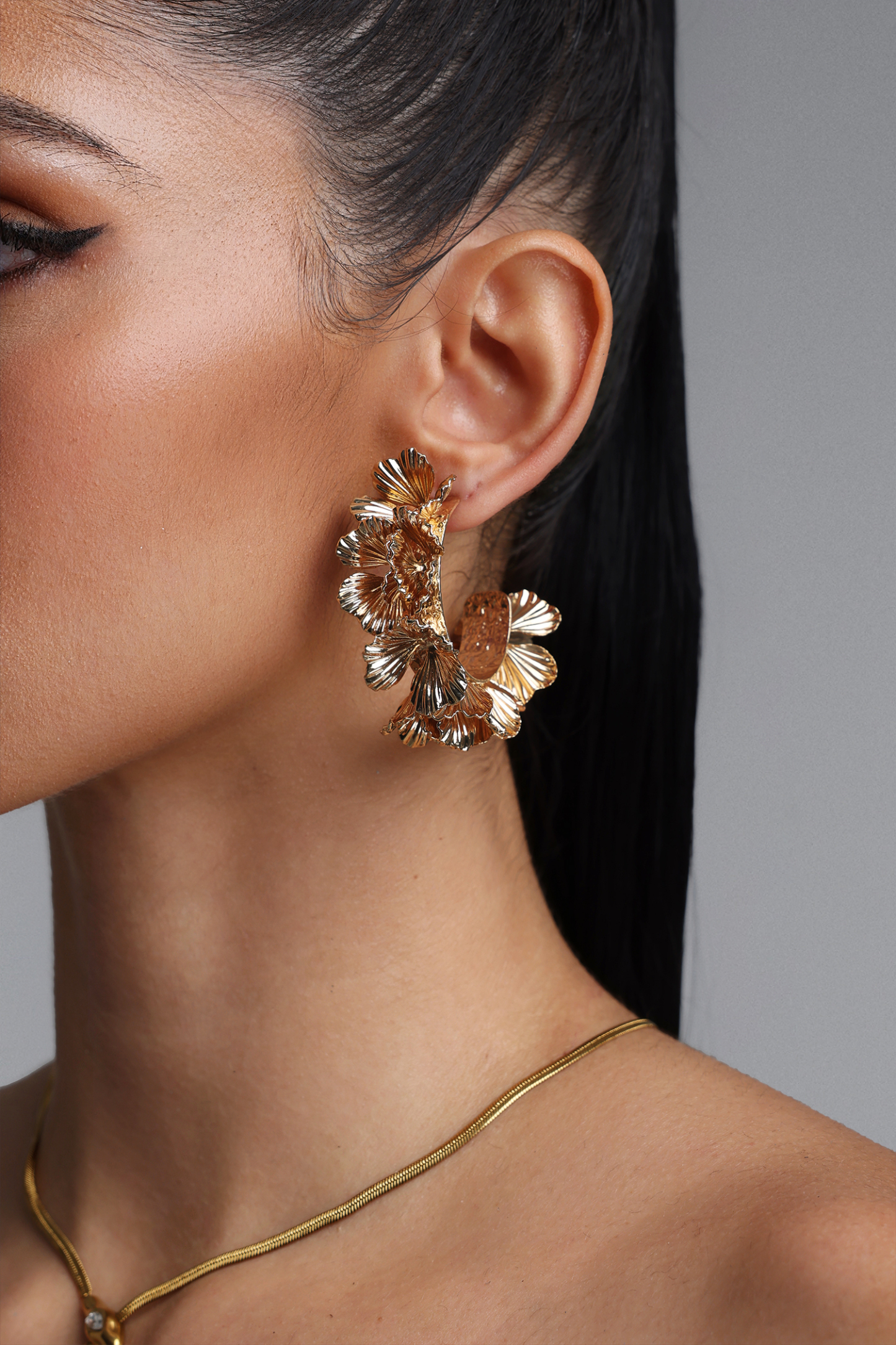 Tannen Textured Floral Cluster Stud Earrings