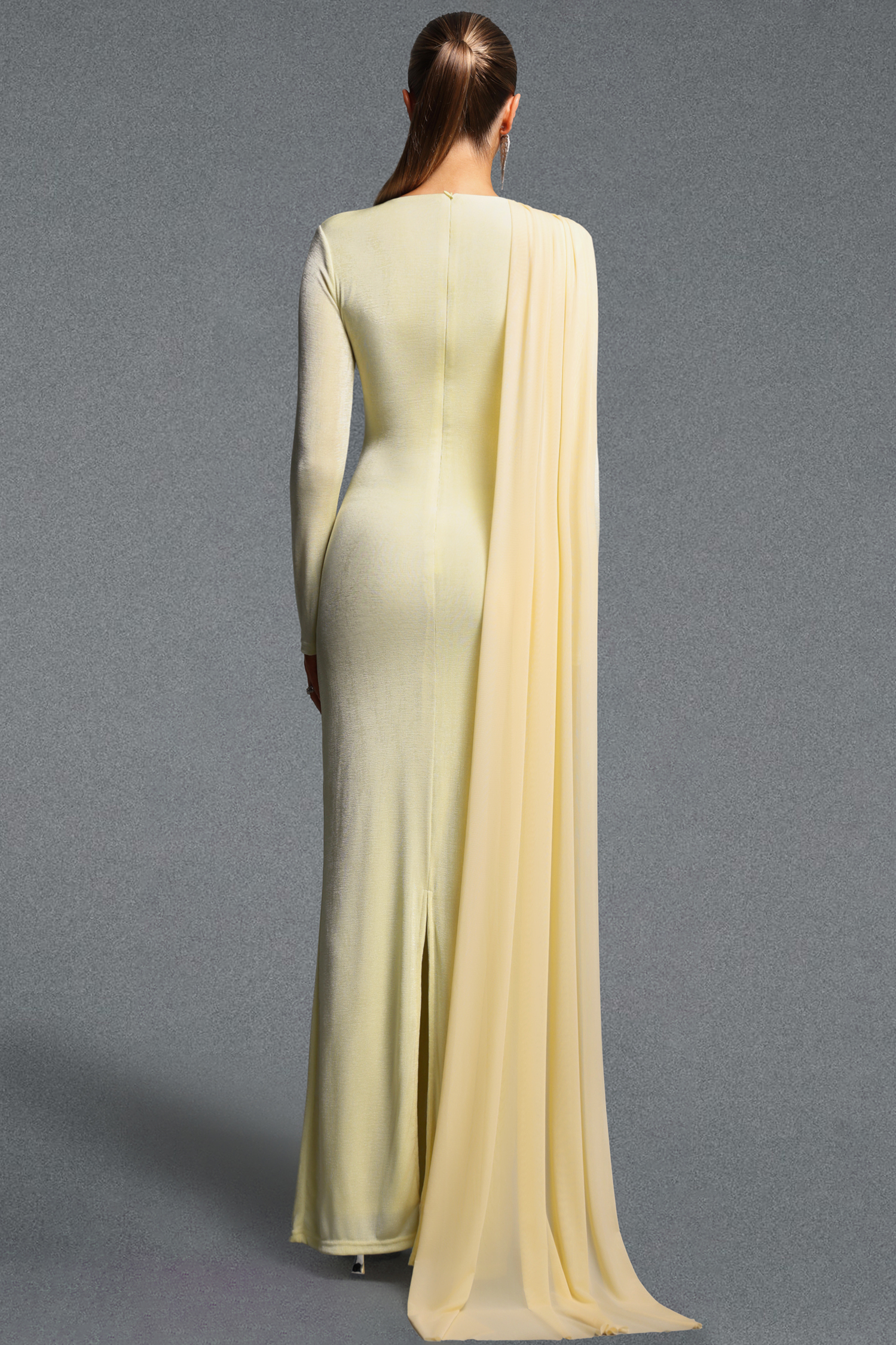 Della Elegant Cinched Waist Long Sleeve Ruched Sash Metal Decor Knit Maxi Dress