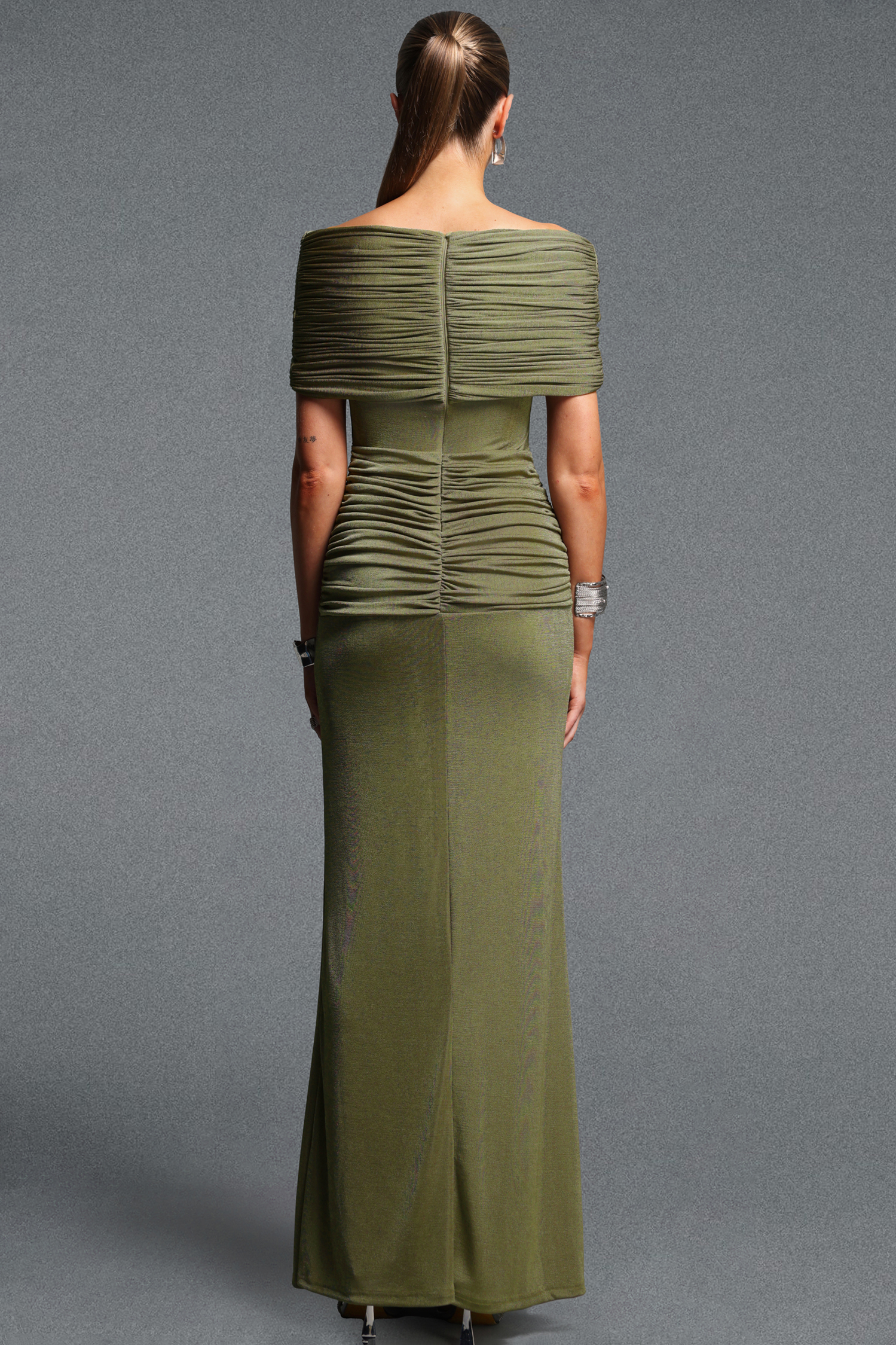 Kerade Elegant Cinched Waist Off Shoulder Ruched Metal Decor Knit Maxi Dress