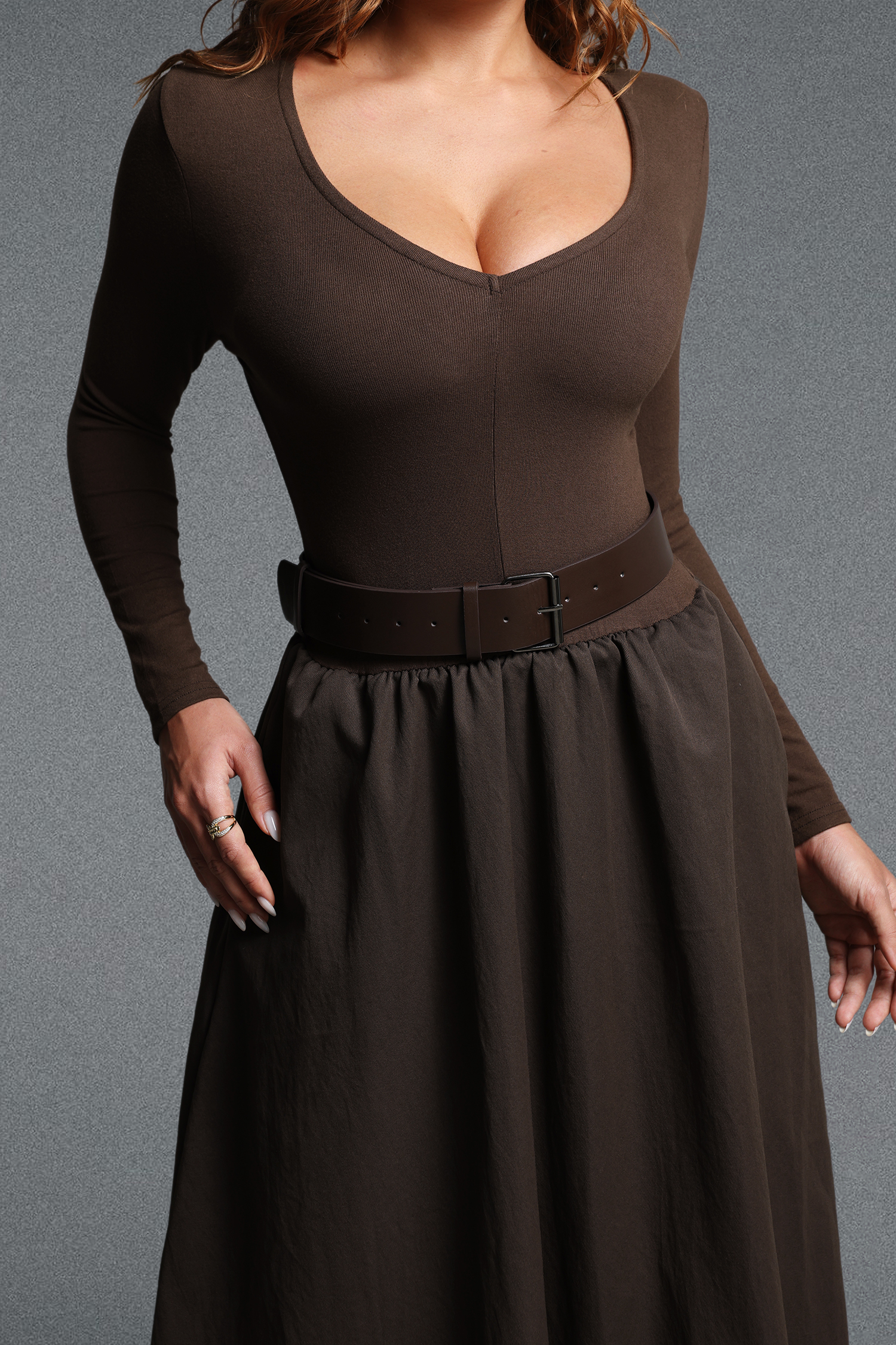 Tusare Chic Contour U-Neck Long Sleeve Matching Faux Leather Belt Knit Maxi Dress