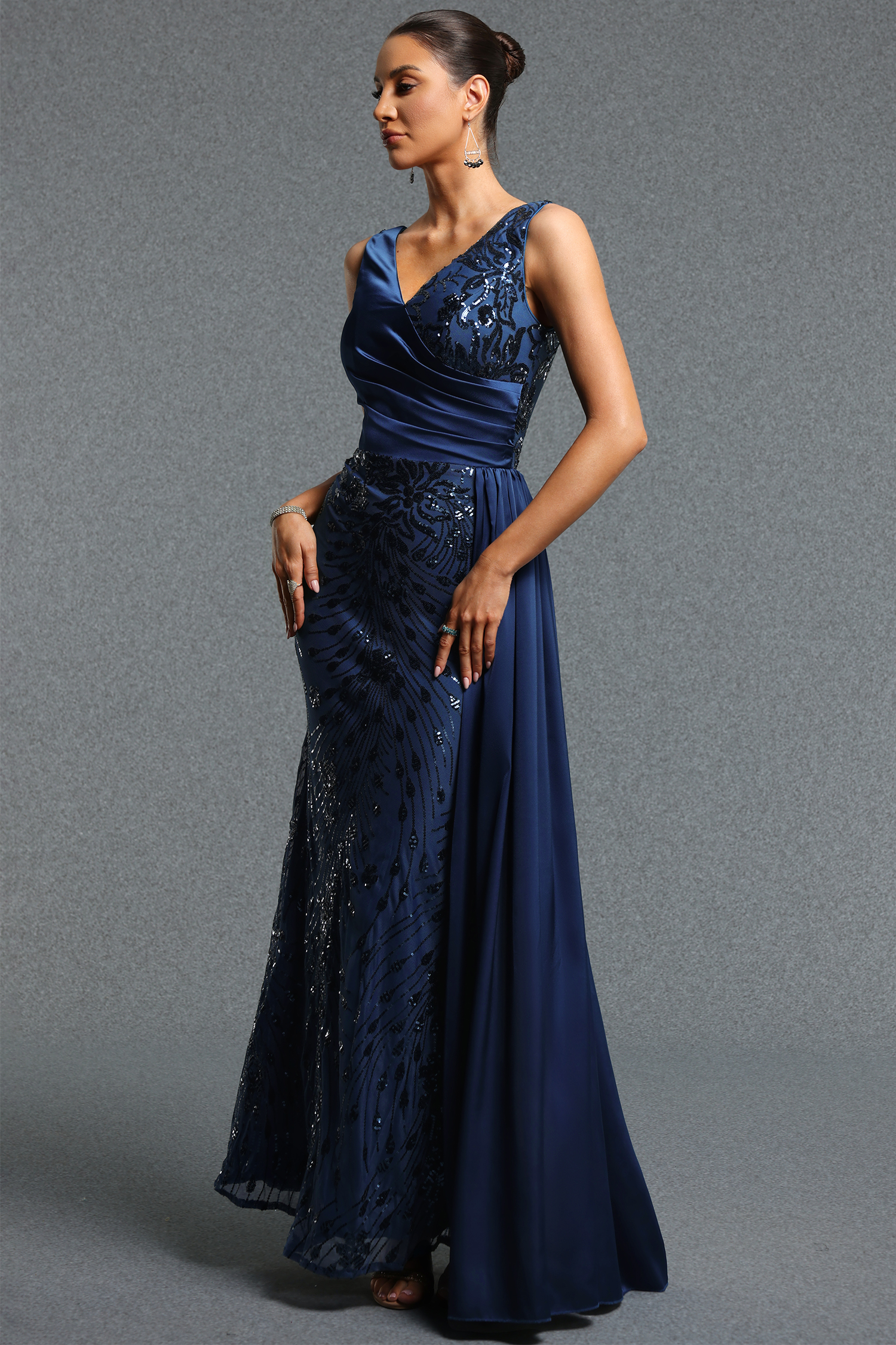 Ernie Elegant Contour V Neck Sleeveless Sequined Maxi Dress