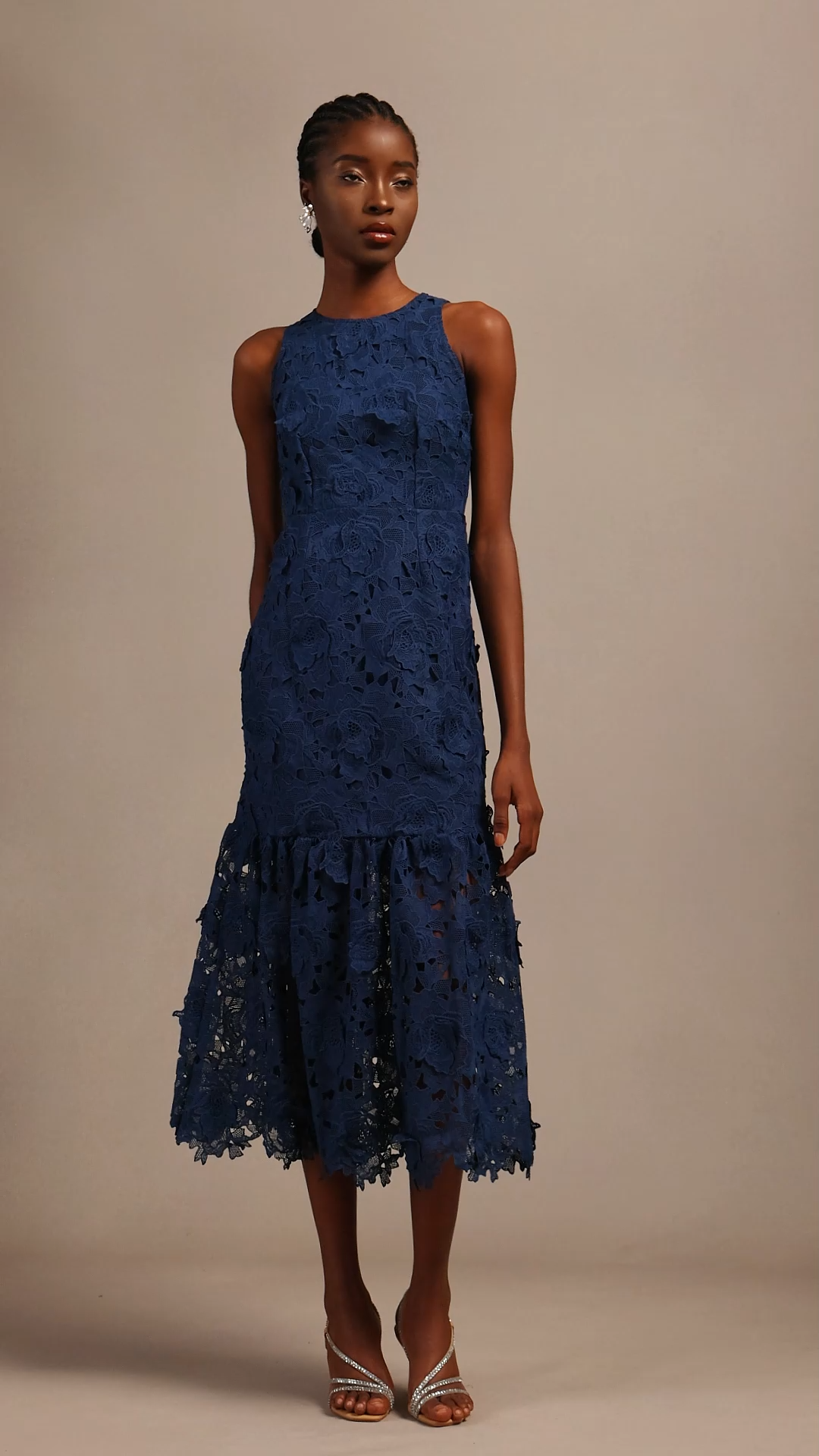 Irregular Romantic Contour Round Neck Sleeveless Floral Lace Maxi Dress