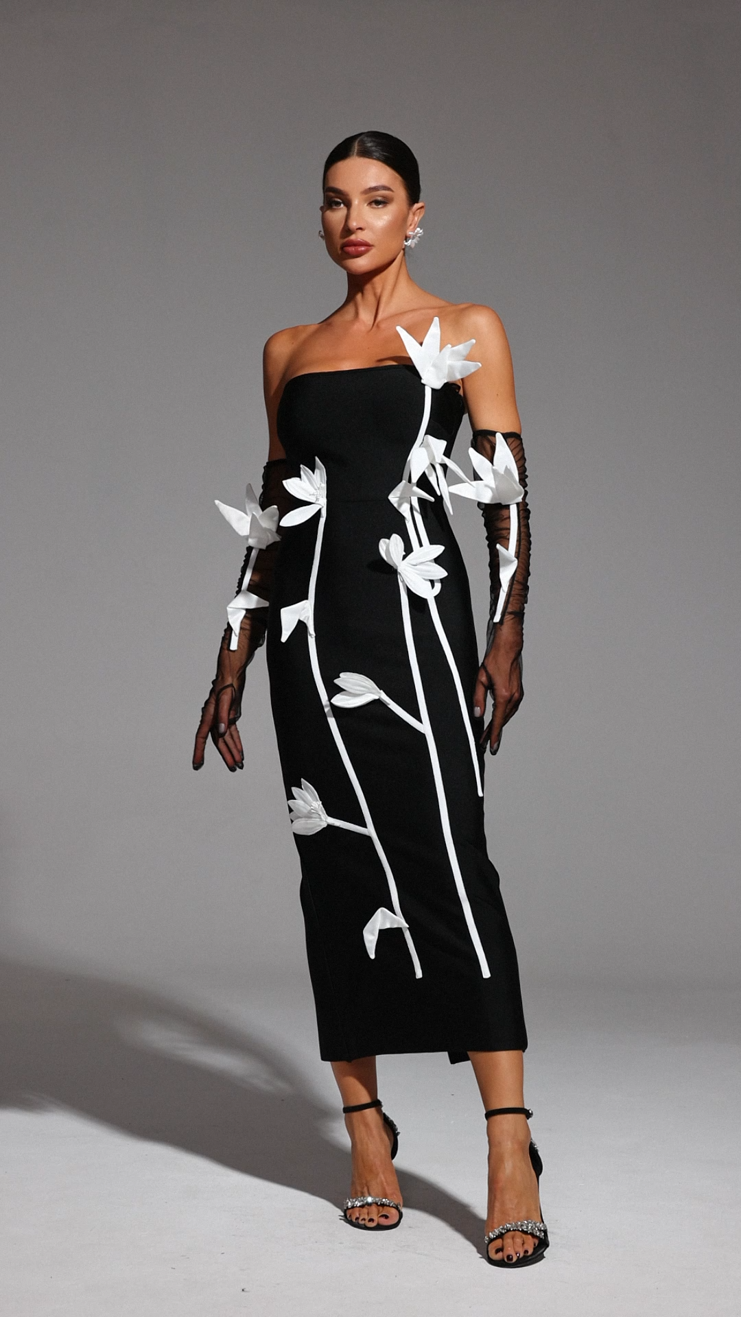 Theo Sleeveless Flowers Bandage Maxi Dress