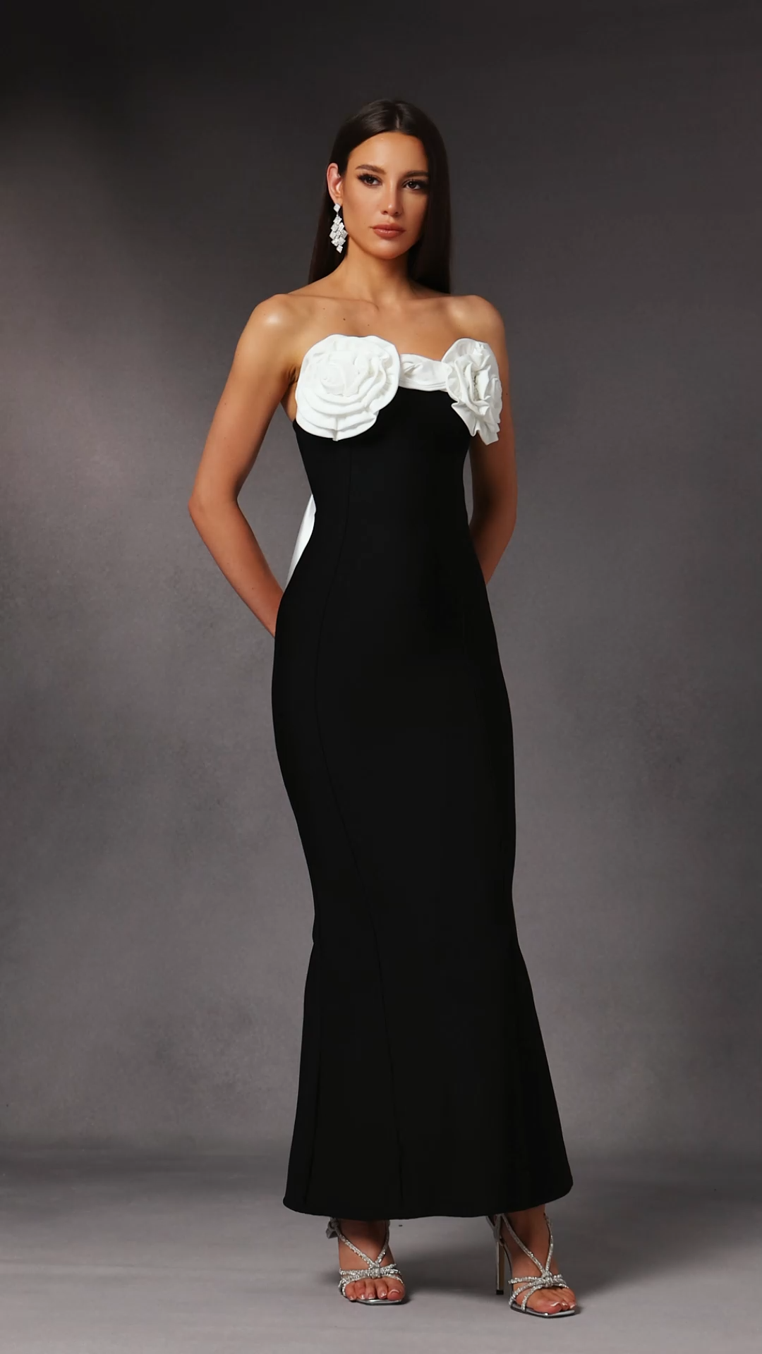 Tove Sleeveless Off-The-Shoulder Flowers Bandage Maxi Dress