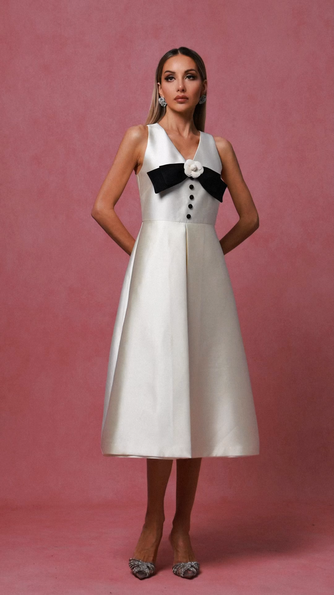 Takila V-Neck Sleeveless Bow Flowers Midi Dress