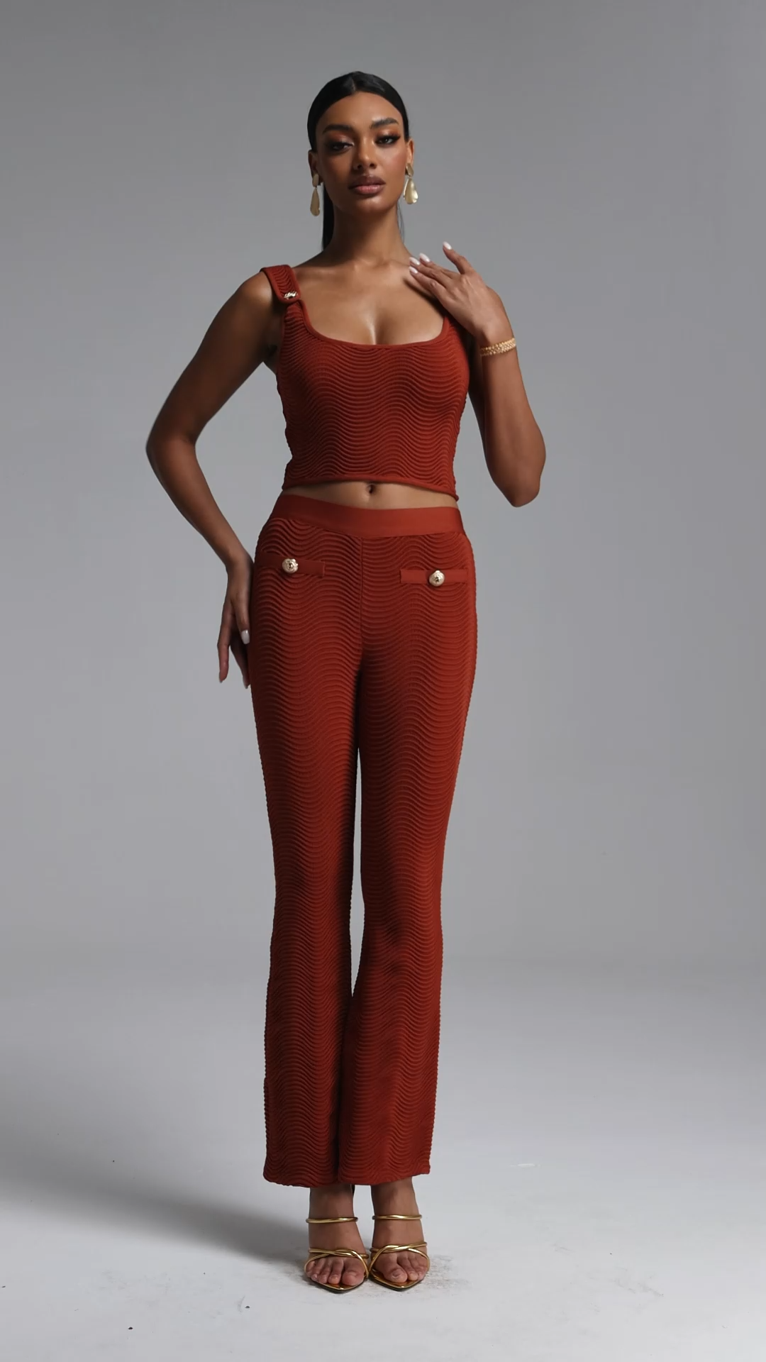 Vivienne Chic Straight-shoulder effect Sleeveless Square Neck Wavy Knit Reddish Brown Top and Pant Set