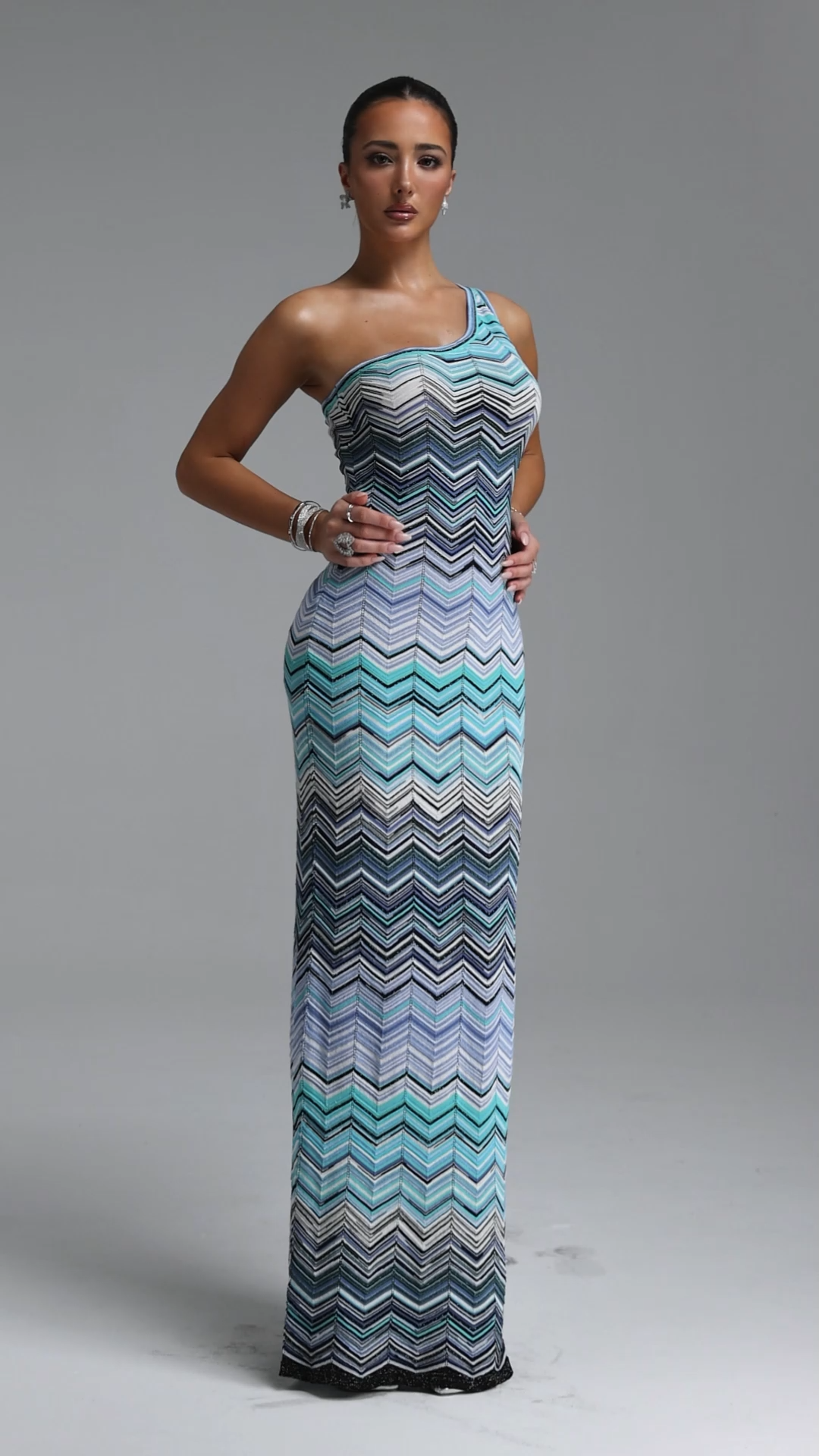 Raisin Resort Contour Chevron Print Knit Maxi Dress