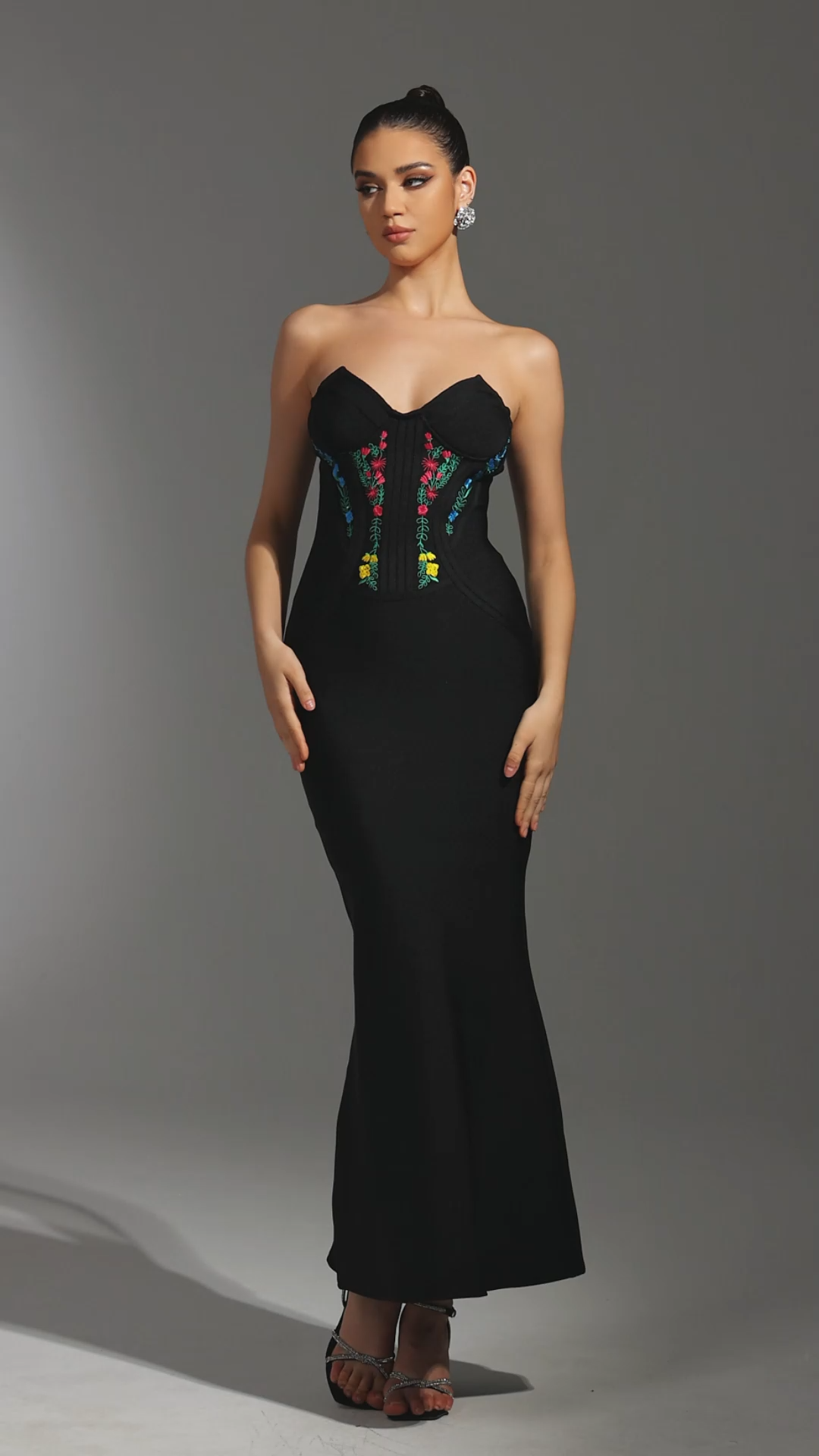 Johe Sleeveless Embroidery Flower Bandage Maxi Dress