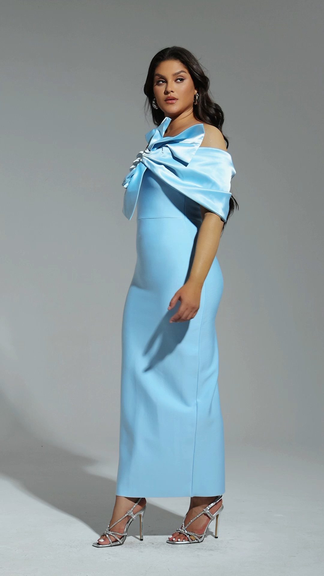 Uara Off-The-Shoulder Bow Bandage Maxi Dress