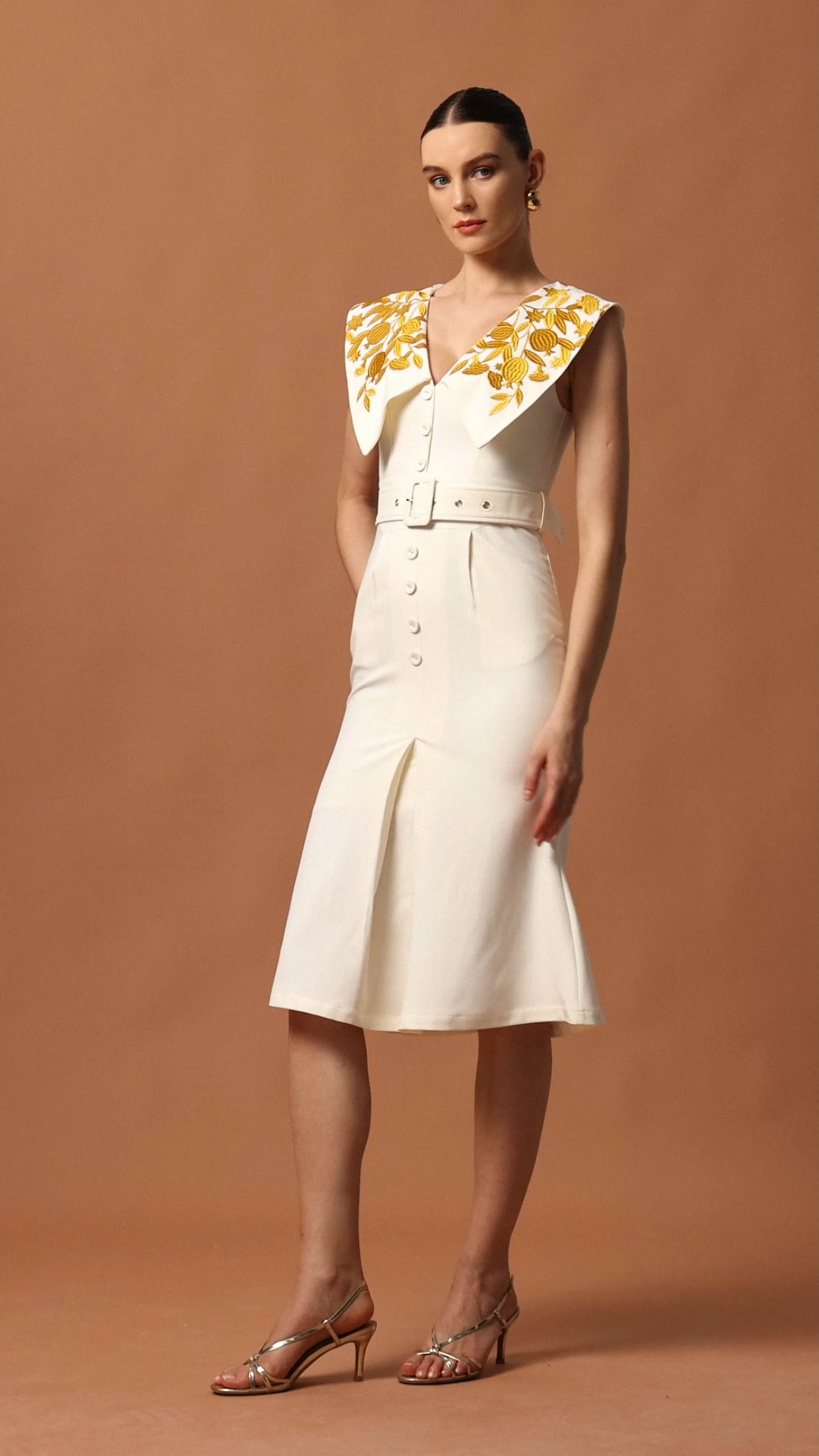 Janetta V-Neck Sleeveless Midi Dress