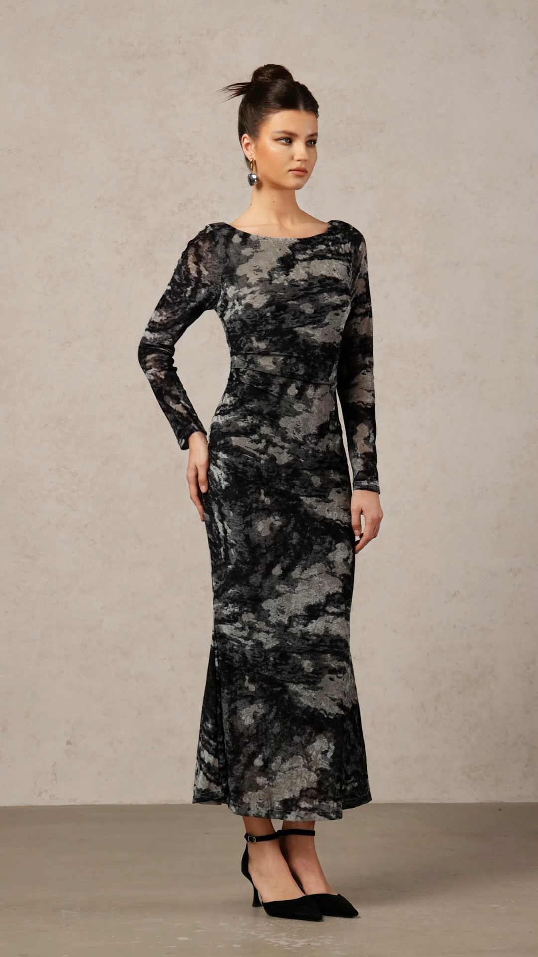Heisel Elegant Contour Long Sleeve Blend Velvet Maxi Dress