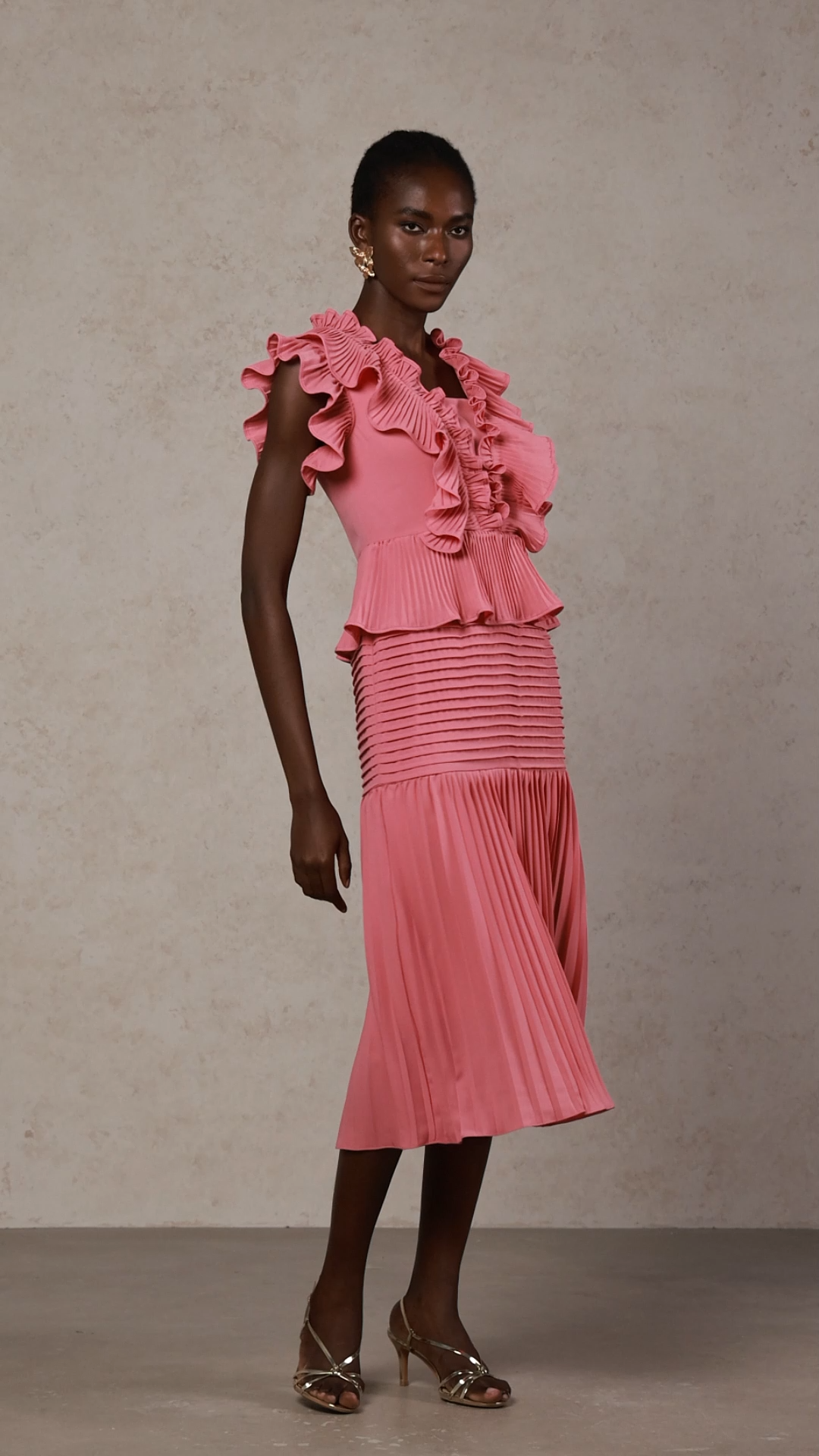 Rereny V-Neck Sleeveless Accordion Fold Midi Dress