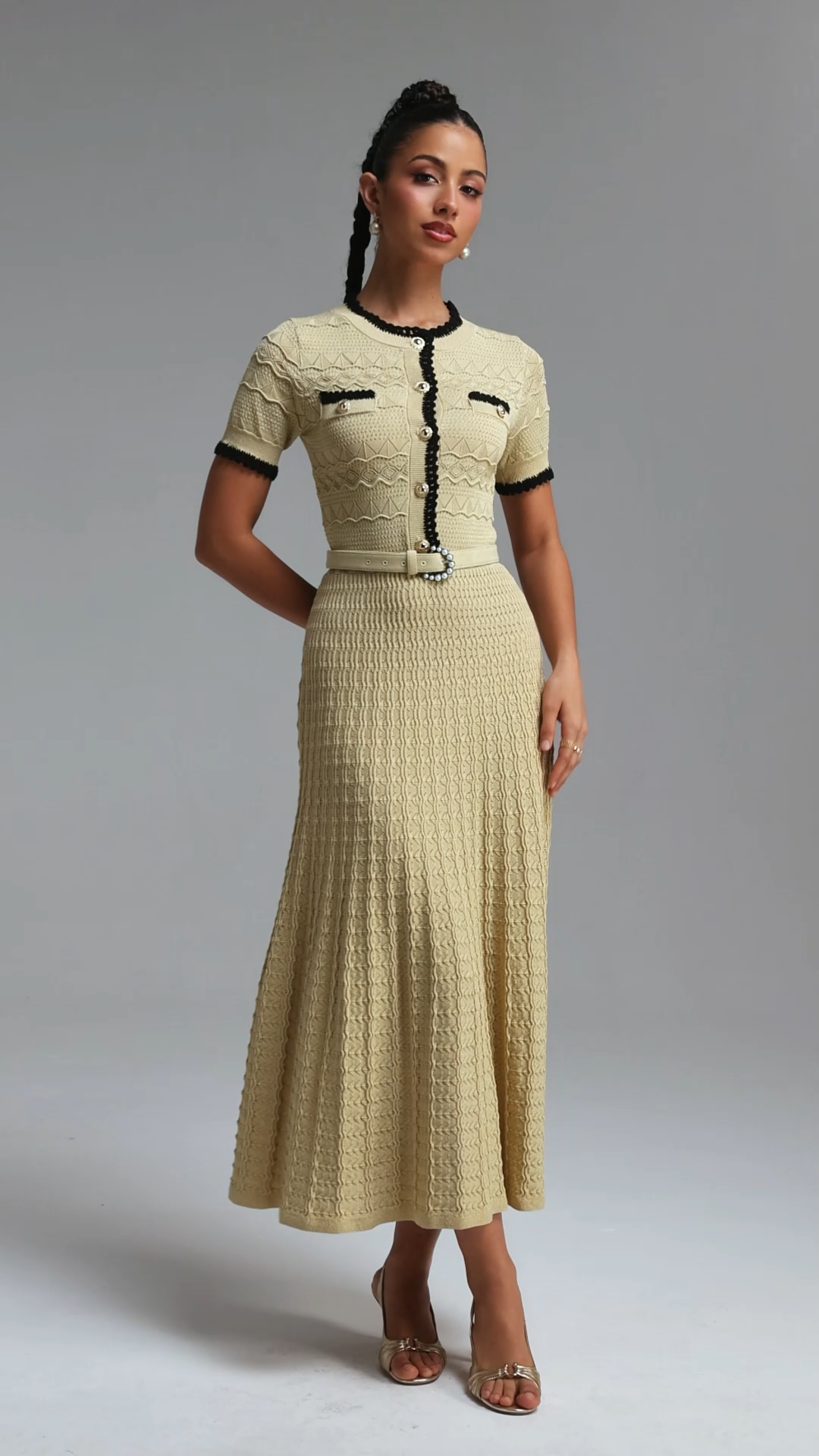 Wagani Elegant Contour Round Neck Short Sleeve Knit Maxi Dress
