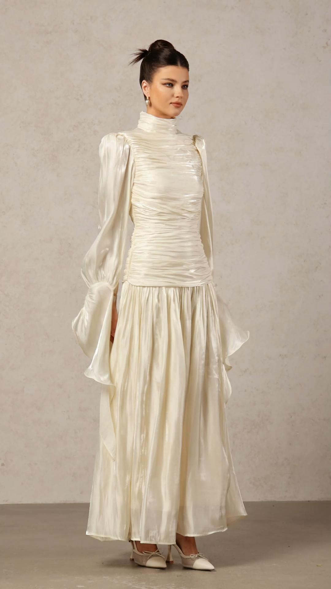 Viky Resort Waist-Defining Long Sleeve Ruched Woven Maxi Dress