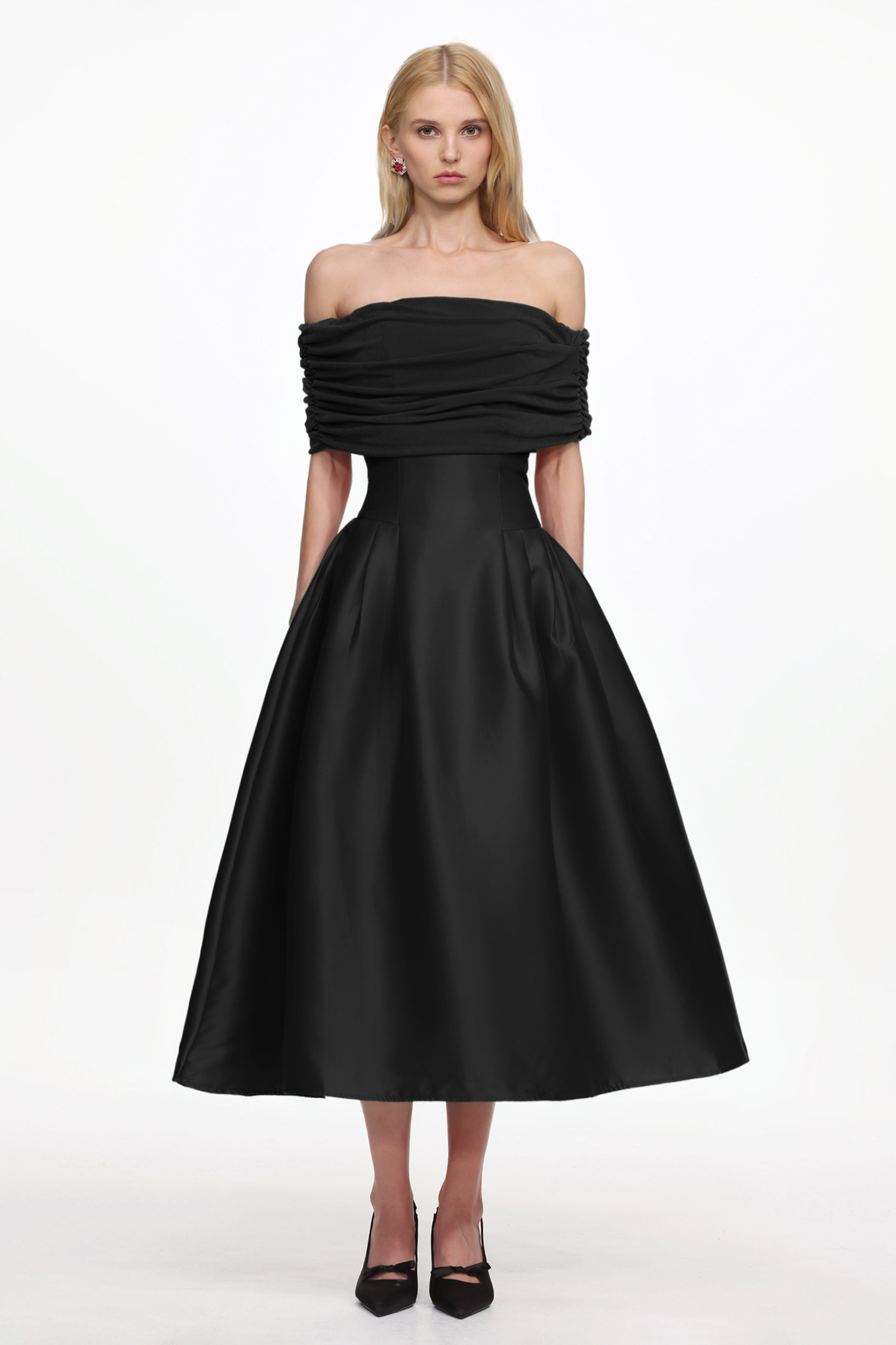Lape Romantic Tailored Off Shoulder Ruched Black Maxi Dress