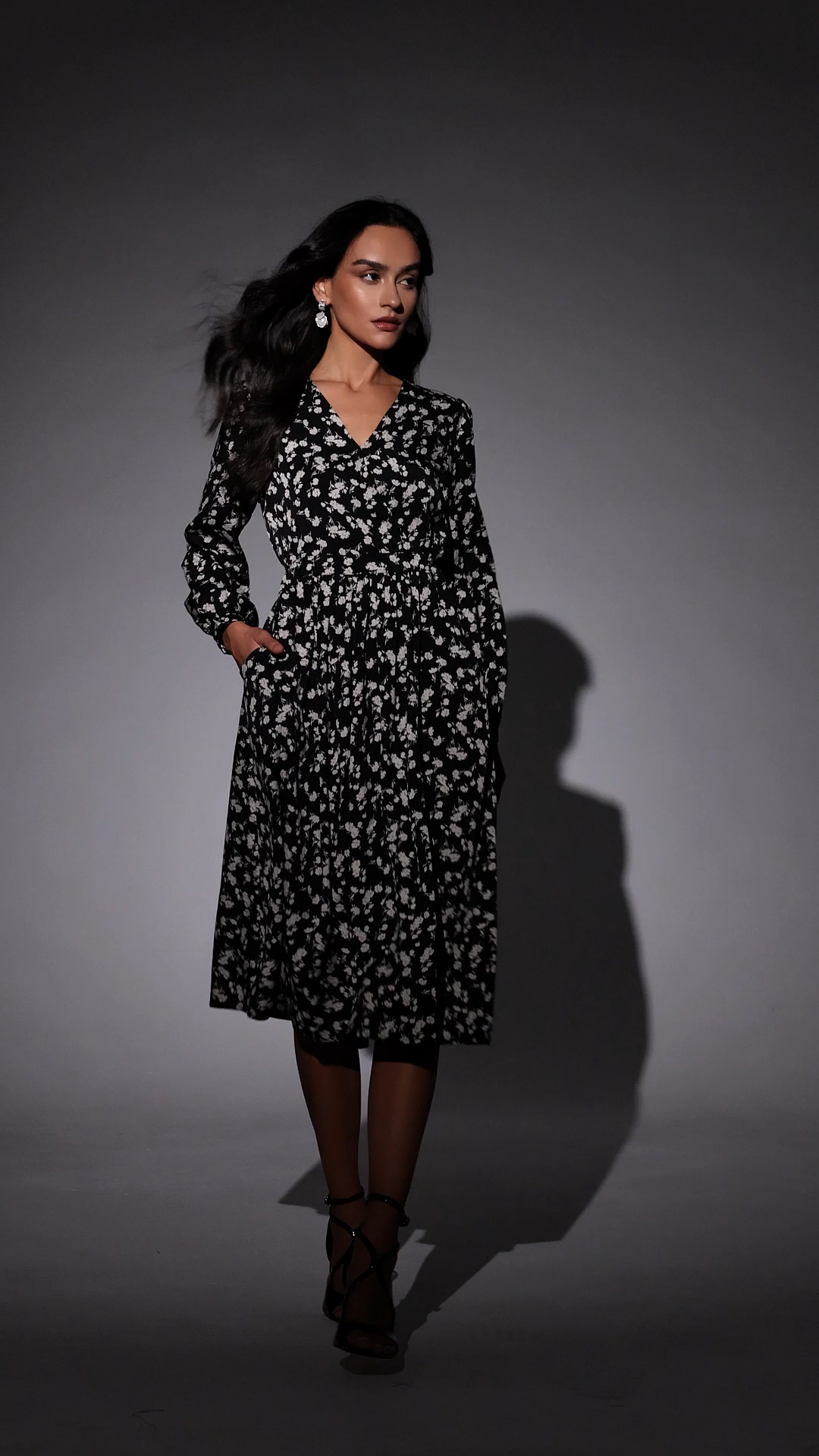 Derlyn V-neck Long Sleeves Maxi Dress
