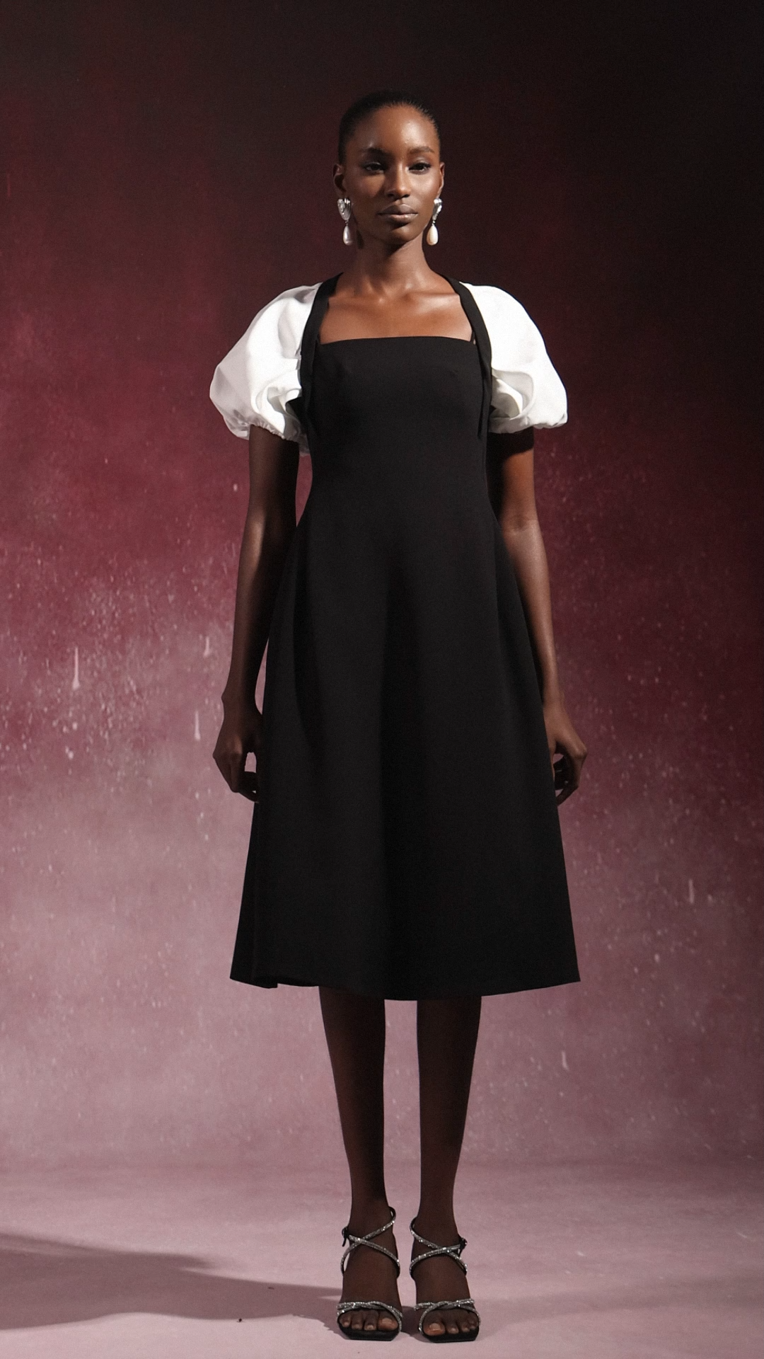 Yannei Short Sleeves Square-cut collar Midi Dress