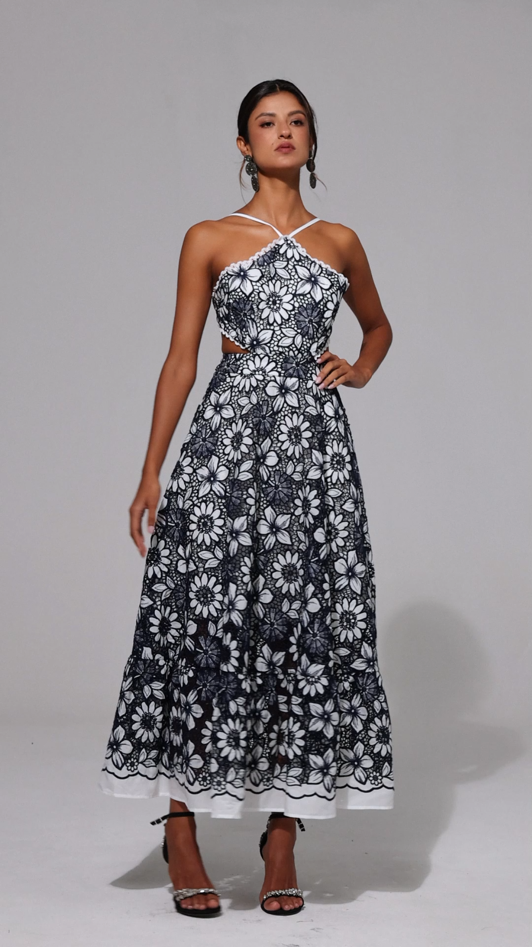 Diliro Hollow Out Flowers Lace Sleeveless Maxi Dress