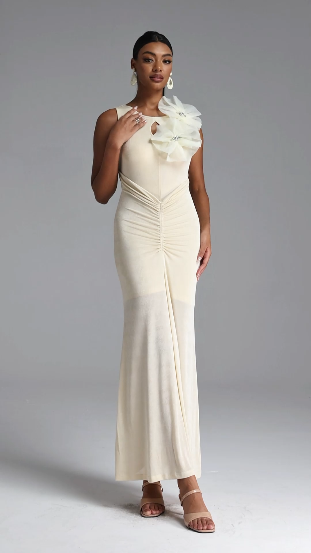 Zuelia Elegant Contour Sleeveless Cut Out Ruched Floral Knit Maxi Dress