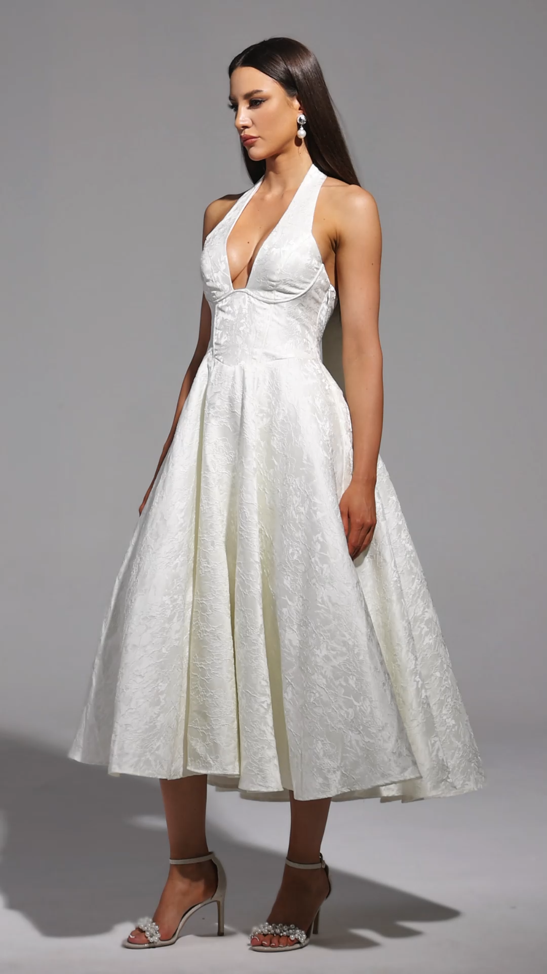 Rinaka Sleeveless Halter Jacquard W eaving Midi Dress