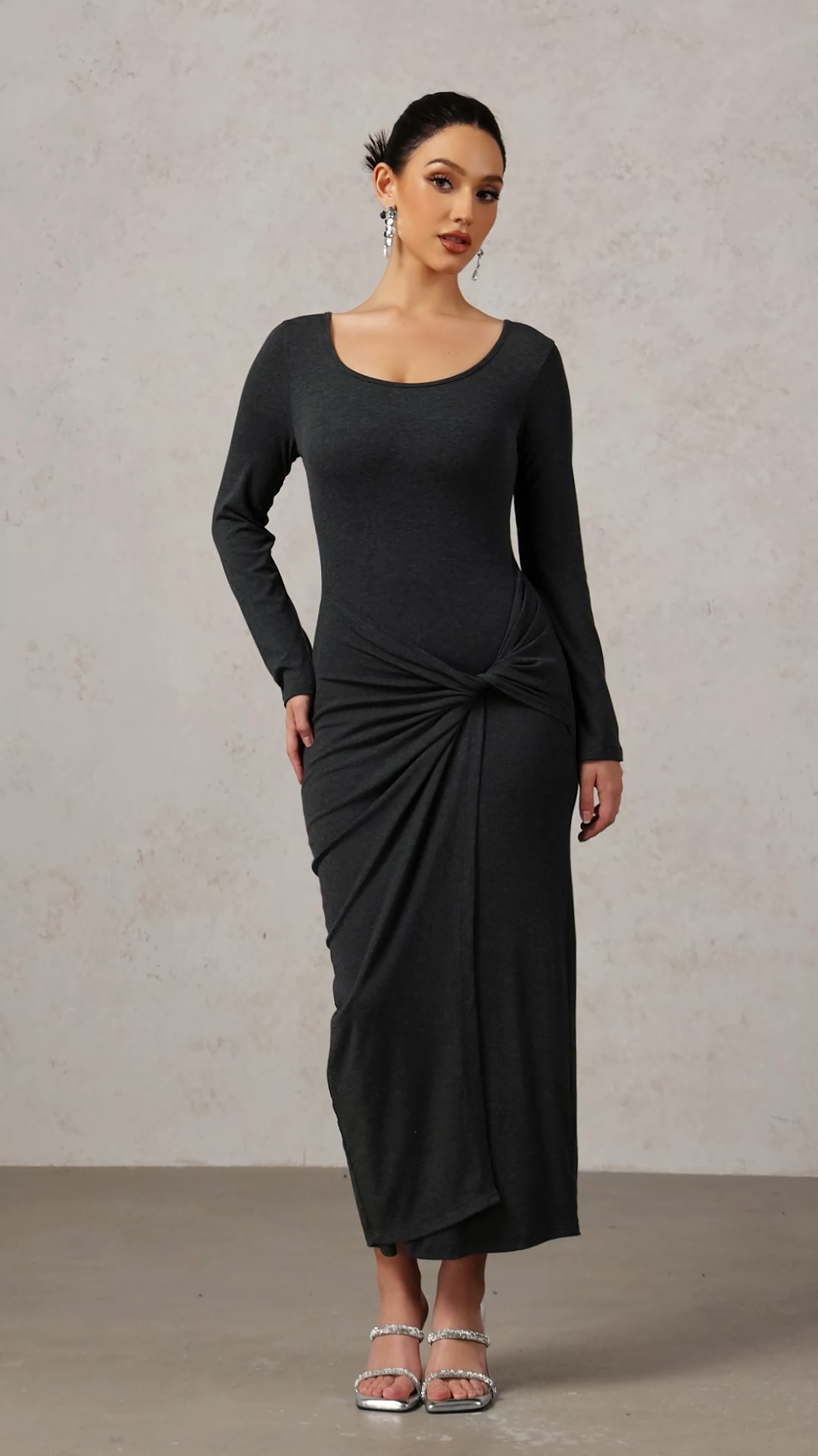 Viaua U-Neck Long Sleeves Folds Maxi Dress