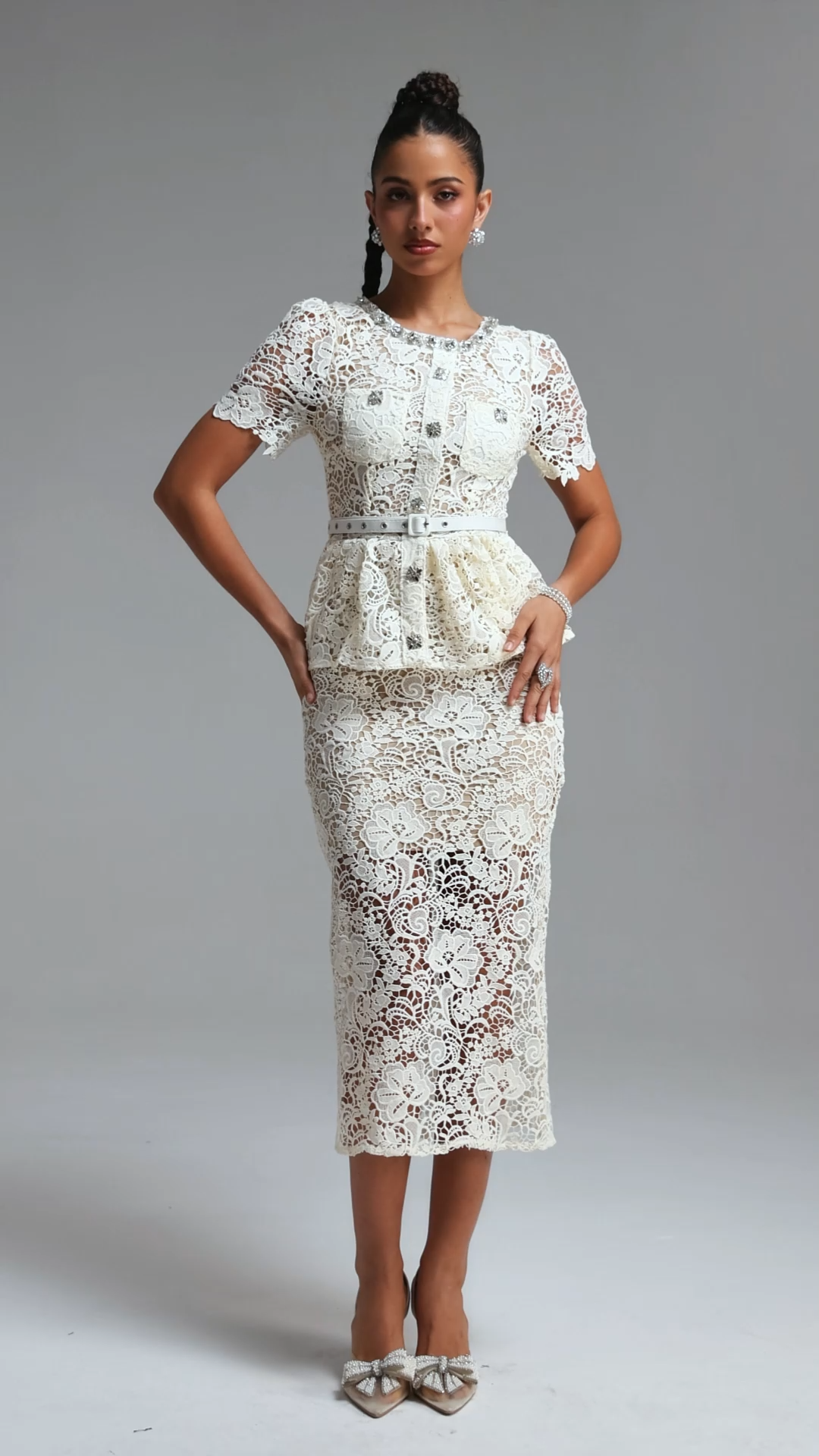 Waner Romantic Contour Round Neck Short Sleeve Rhinestone Ruffle Floral Lace Maxi Dress