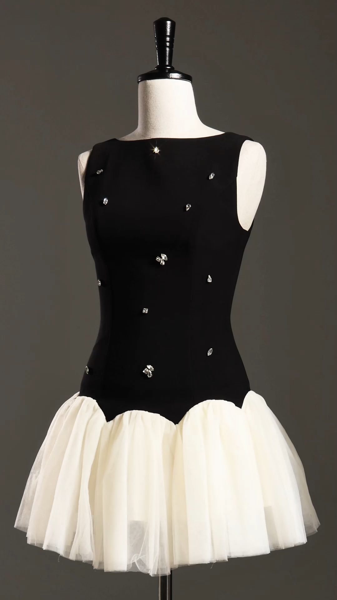 Salamo Sleeveless Diamond Mini Dress