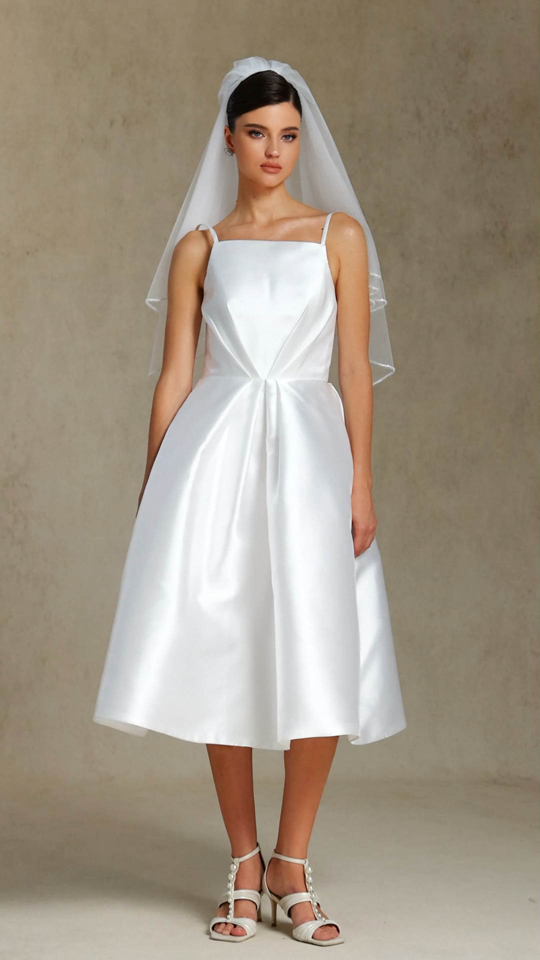 Joy Millipin，Halter top square collar mid-length style midi wedding dress
