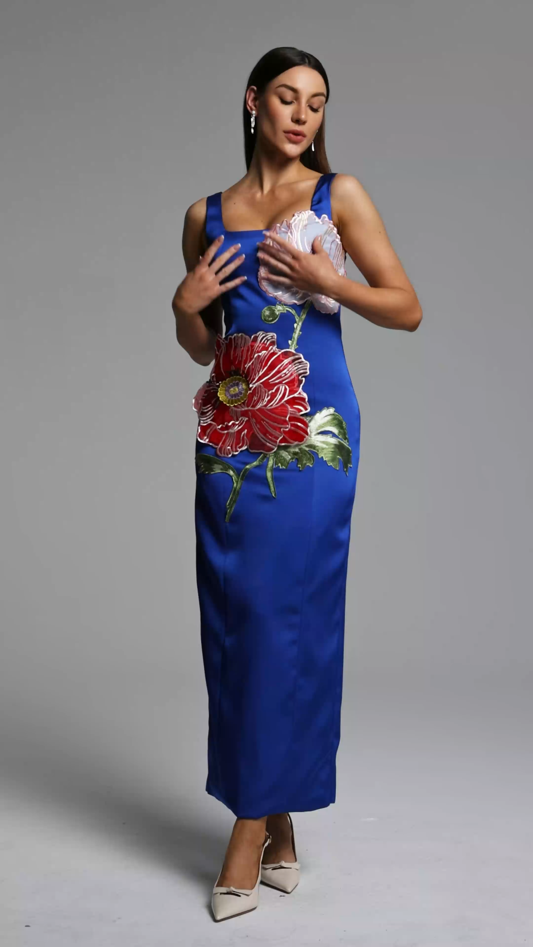 Mallen Romantic Contour Sleeveless Square Neck Floral Appique Blue Maxi Dress