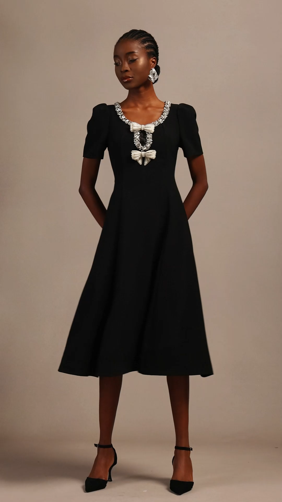 Hedit Elegant Tailored Round Neck Short Sleeve Woven Maxi Dress